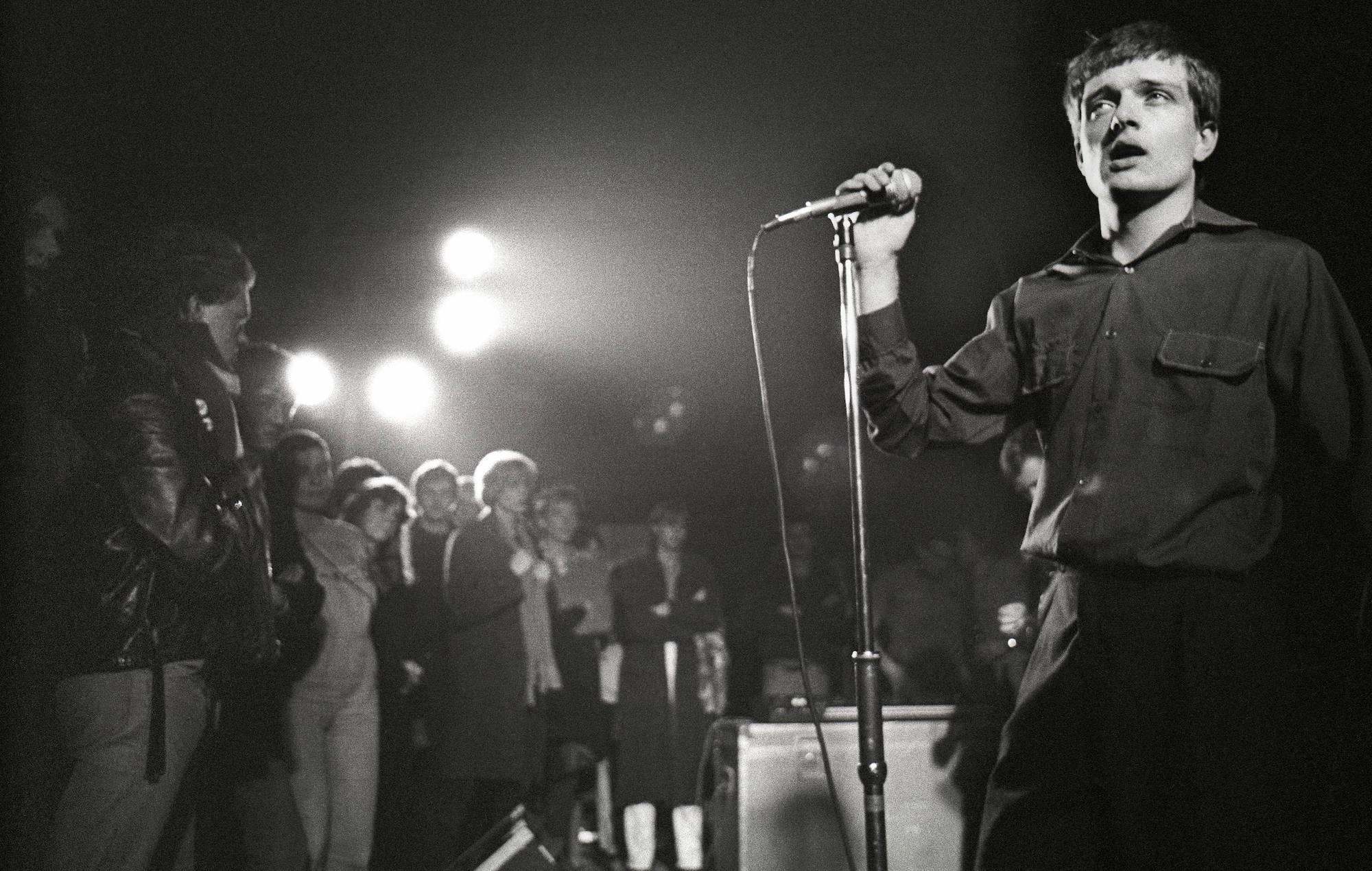 2000x1270 Joy Division members to celebrate the life of Ian Curtis on 40th anniversary of his death