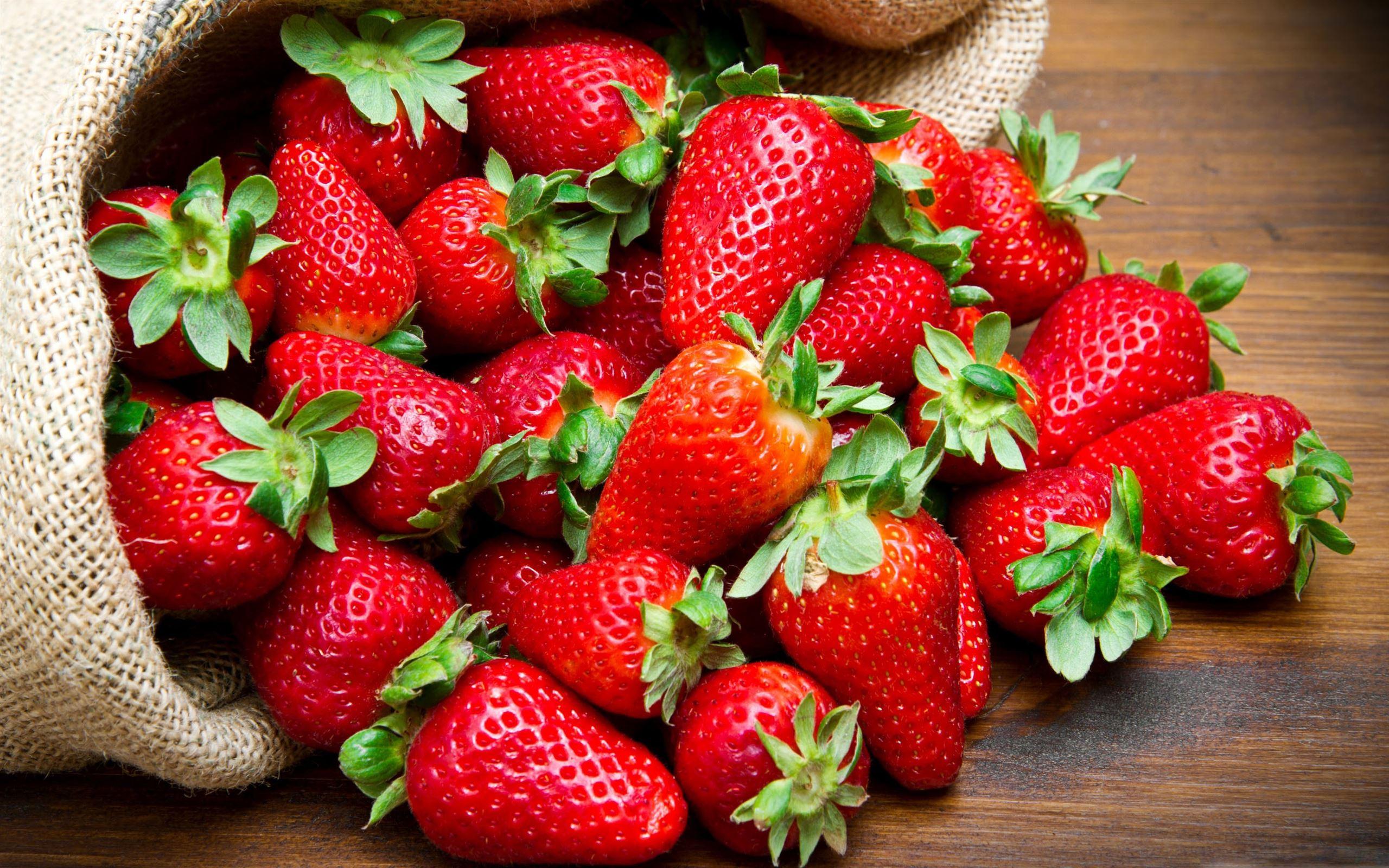 2560x1600 Strawberries Fruits Mac Wallpaper Download