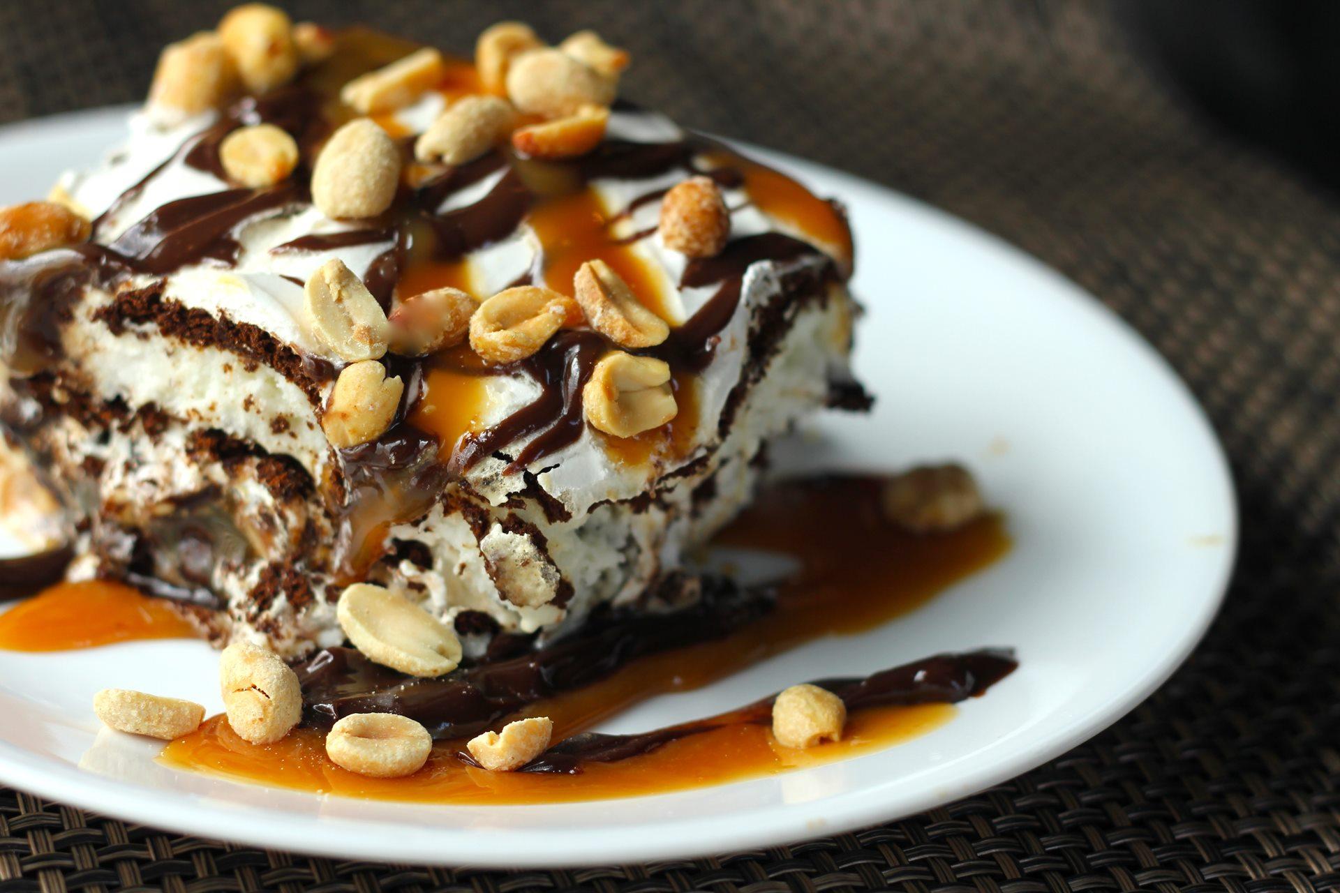 1920x1280 Chocolate And Milk Cream Cake Ice Cream HD Wallpaper