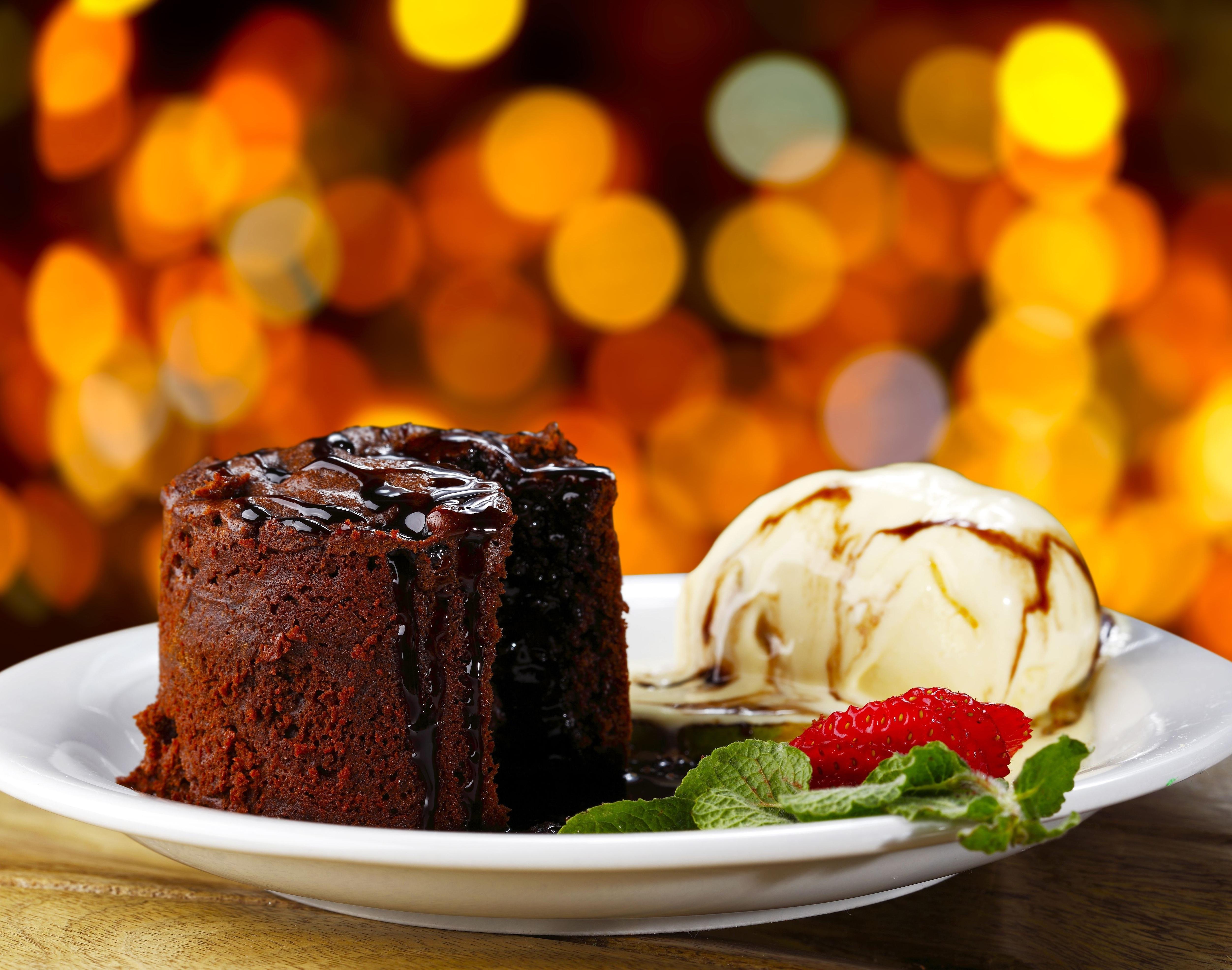 5008x3944 Wallpaper Ice Cream, Chocolate Cake, Dessert, Bokeh, Strawberry:5008x3944