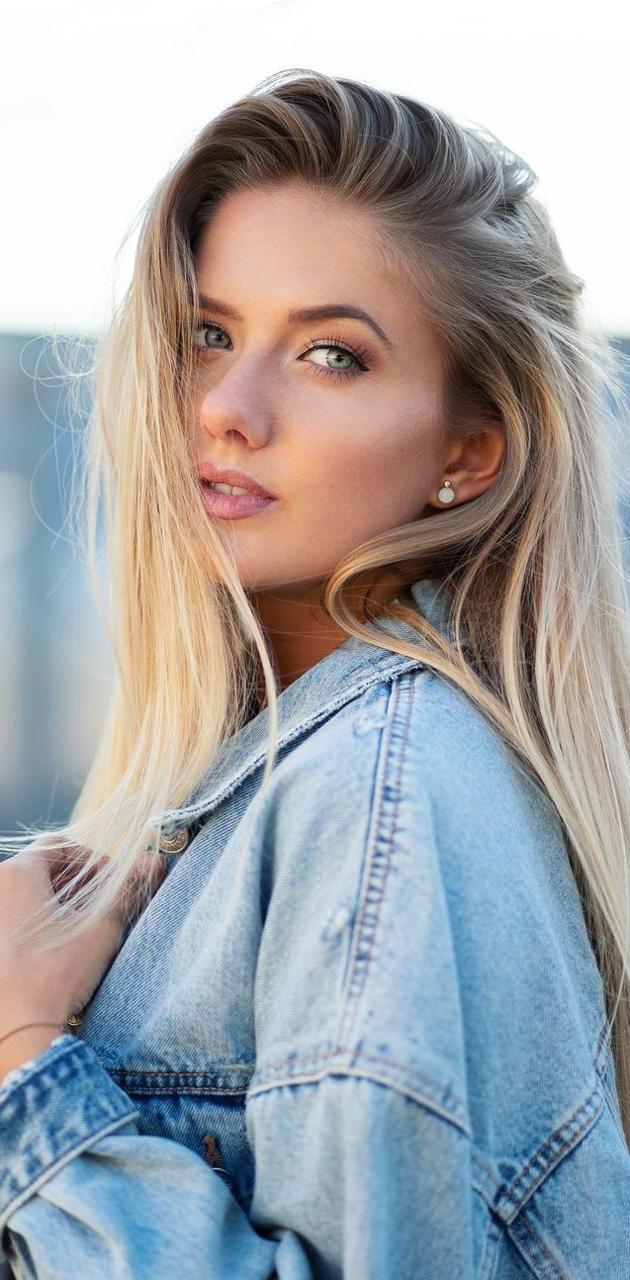 630x1280 Alica Schmidt wallpaper