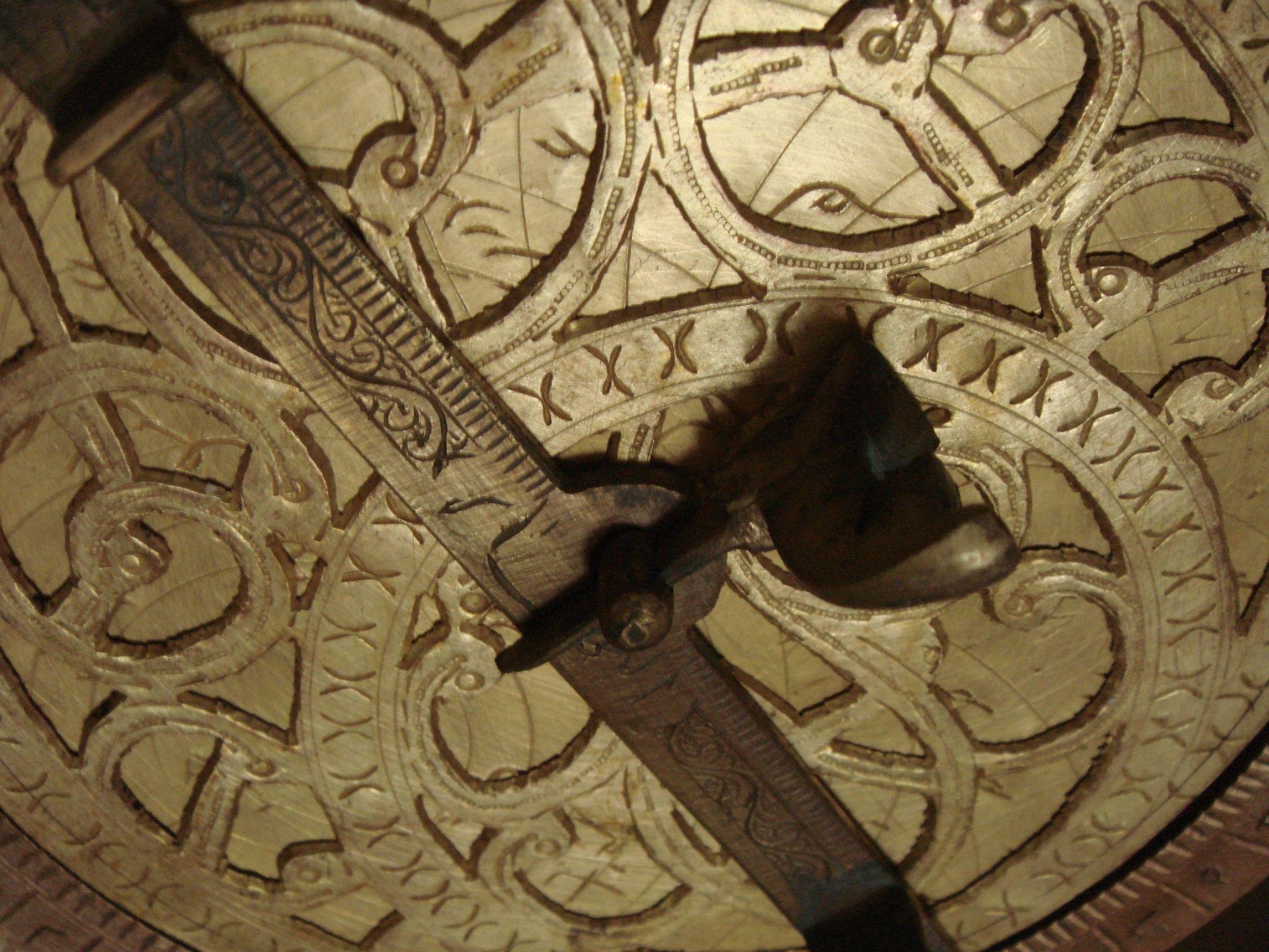 2048x1536 Persian astrolabe