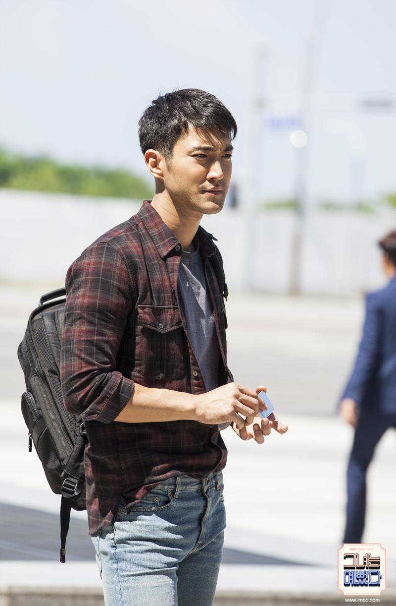 800x1222 MBC 'She Was Pretty' Official Update with Siwon [16P]