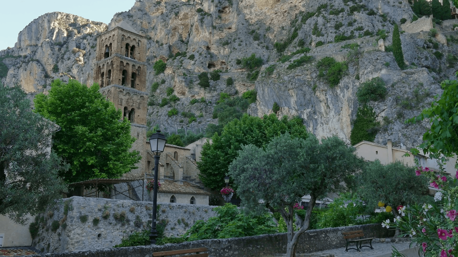 1920x1080 View of Moustiers Sainte Marie, famous village in southern France