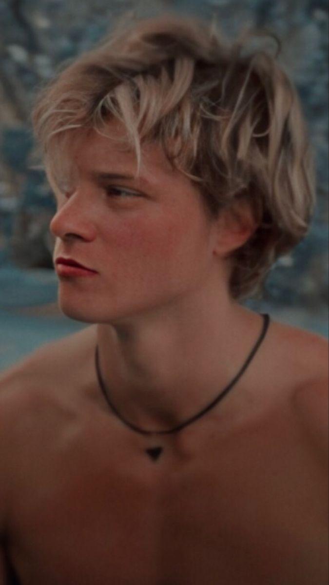 675x1200 Wallpaper JJ Outer Banks (Rudy Pankow). Pankow, Blonde boy aesthetic, Outer banks
