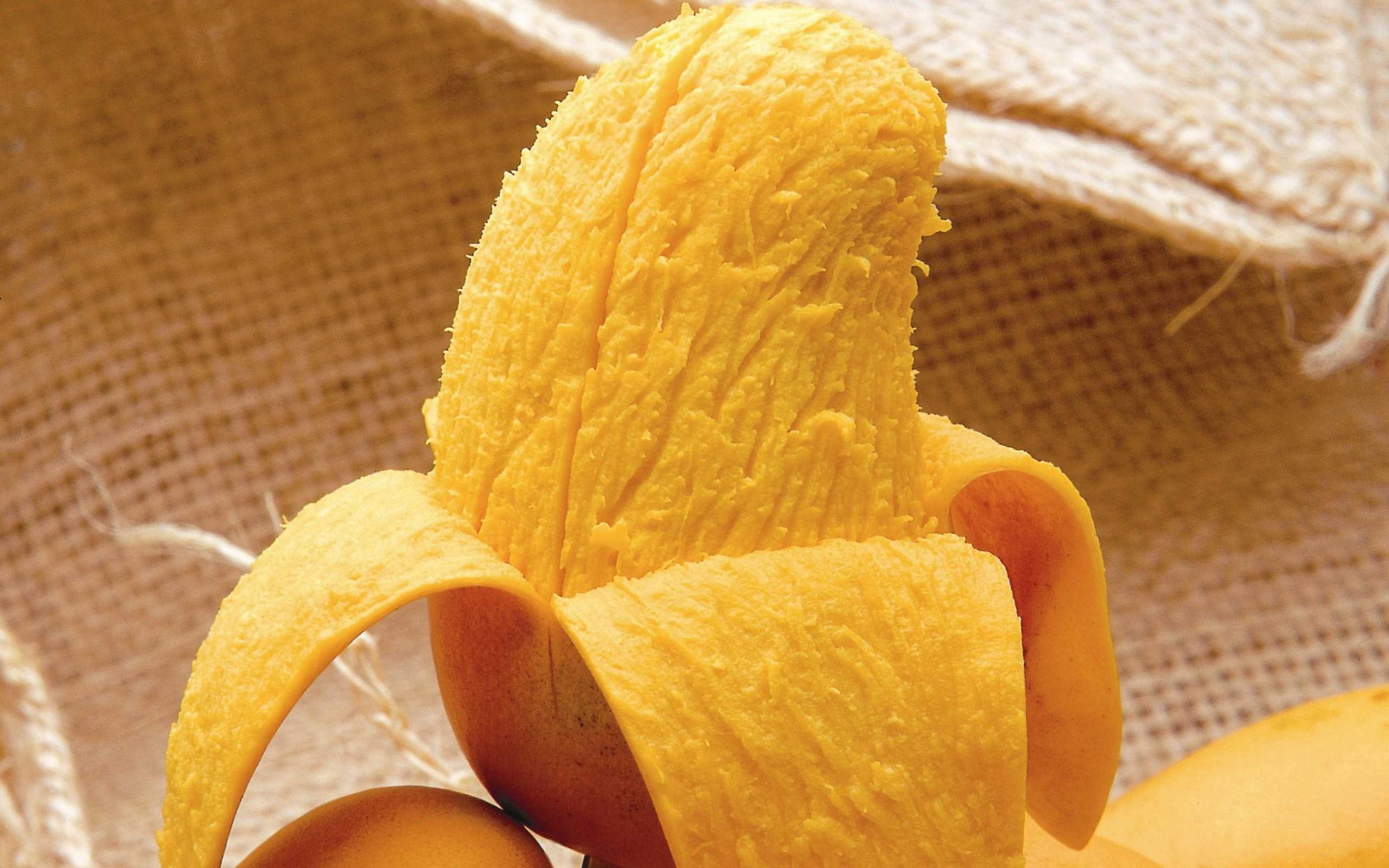 2560x1600 Mango Fruit Wallpaper