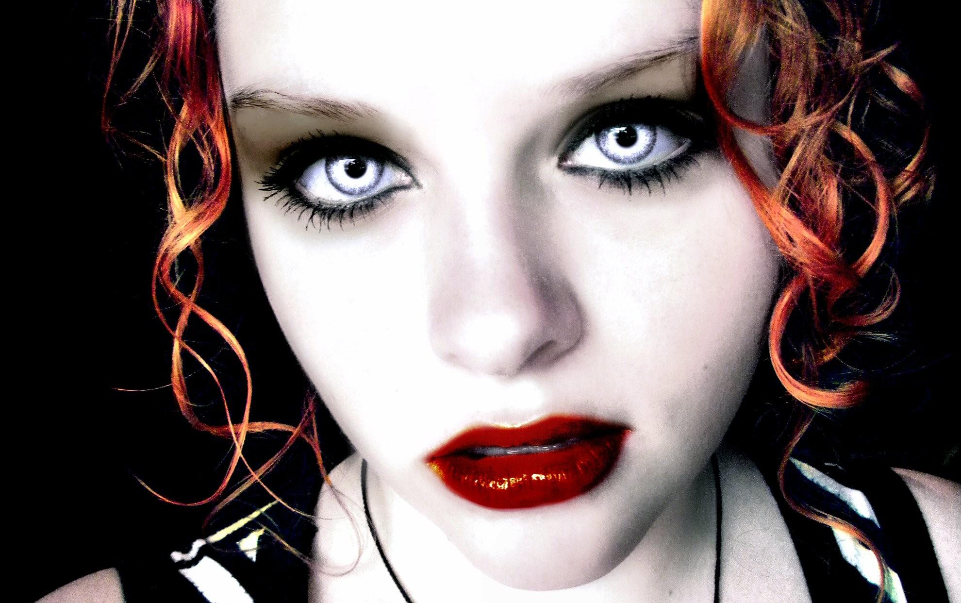 1980x1242 iPhone 6 Vampire Girl Wallpaper