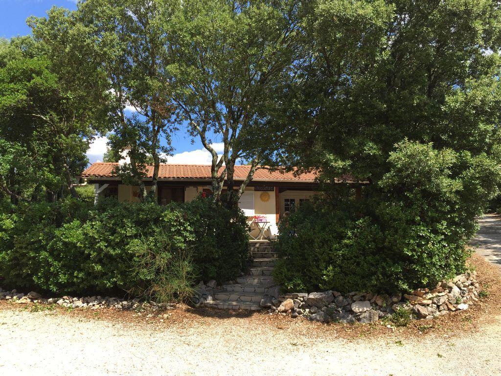1024x768 Méjannes Le Clap Holiday Bungalow: Sunny Bungalow In Southern France