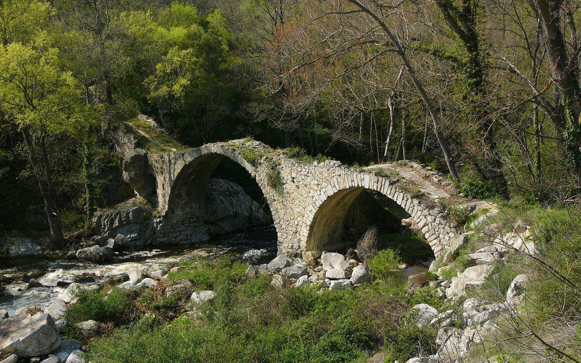 1920x1200 Found an ancient Bridge Ruin in southern France