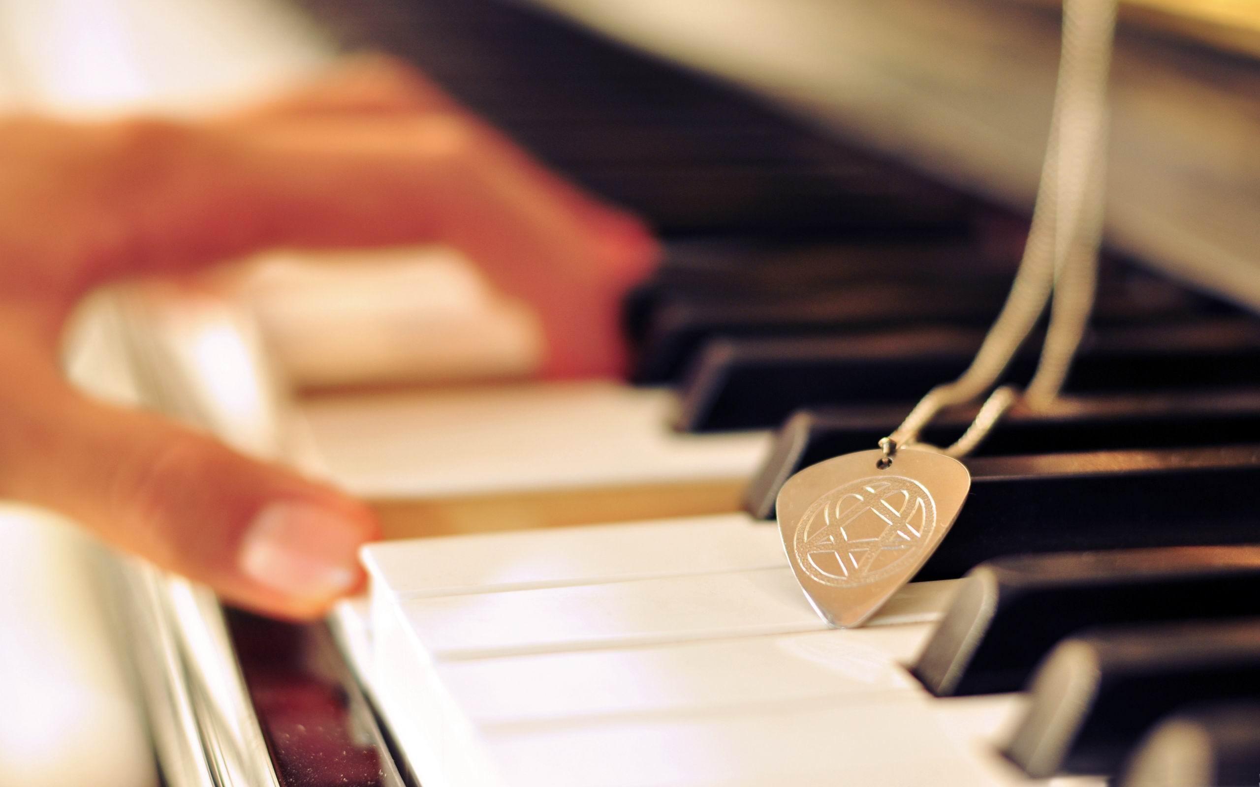 2560x1600 Playing Piano Music Theme Wallpaper