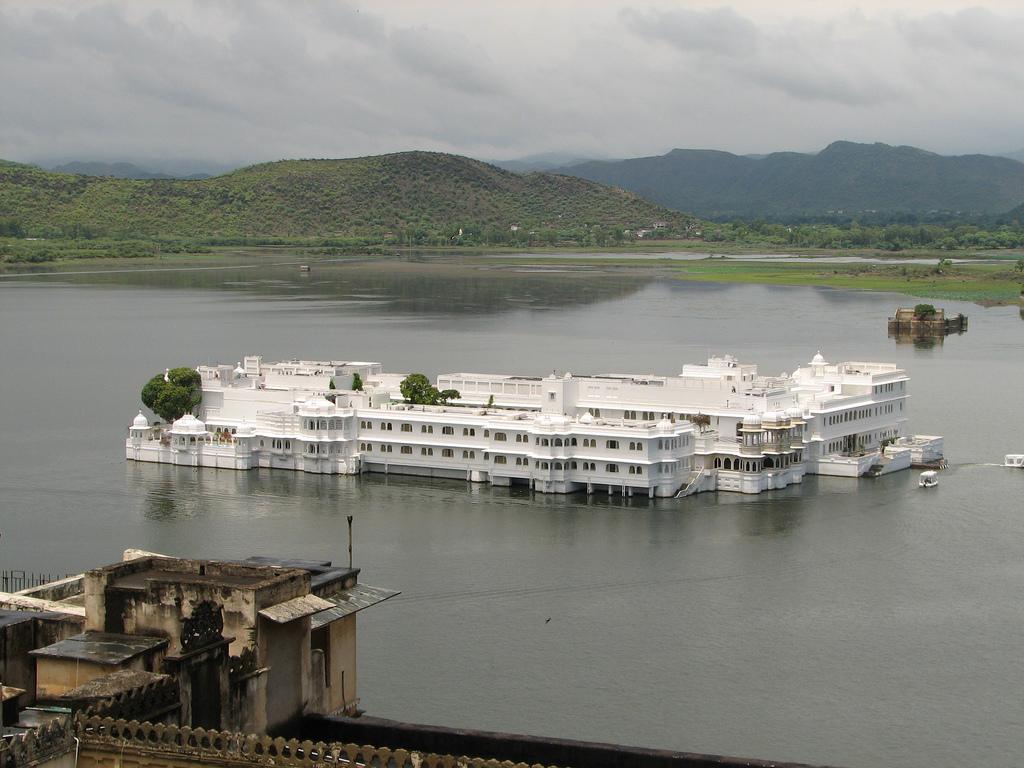 1024x768 Udaipur Hotel wallpaper, Man Made, HQ Udaipur Hotel pictureK Wallpaper 2019