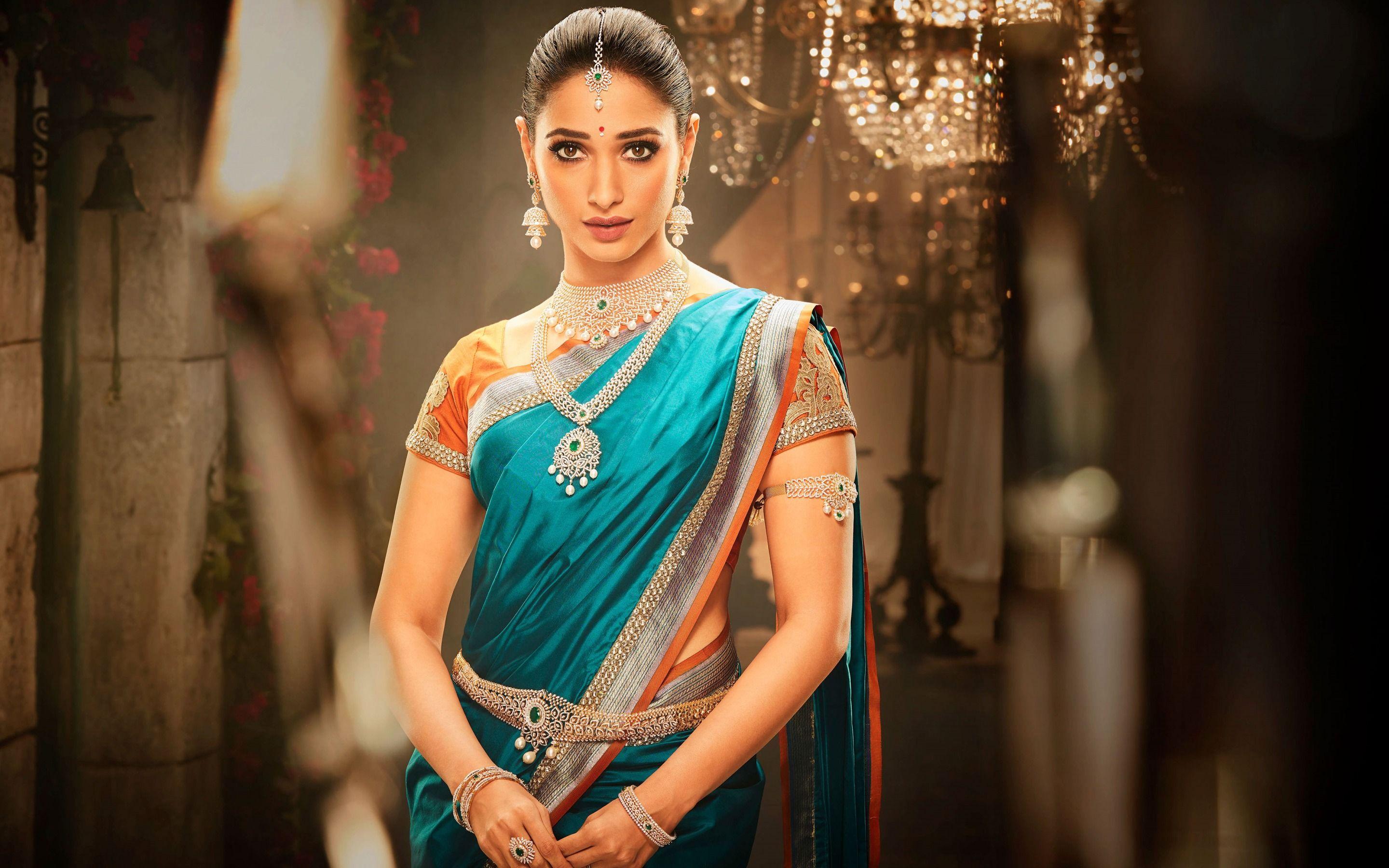 2880x1800 Indian Traditional Women Wallpaper