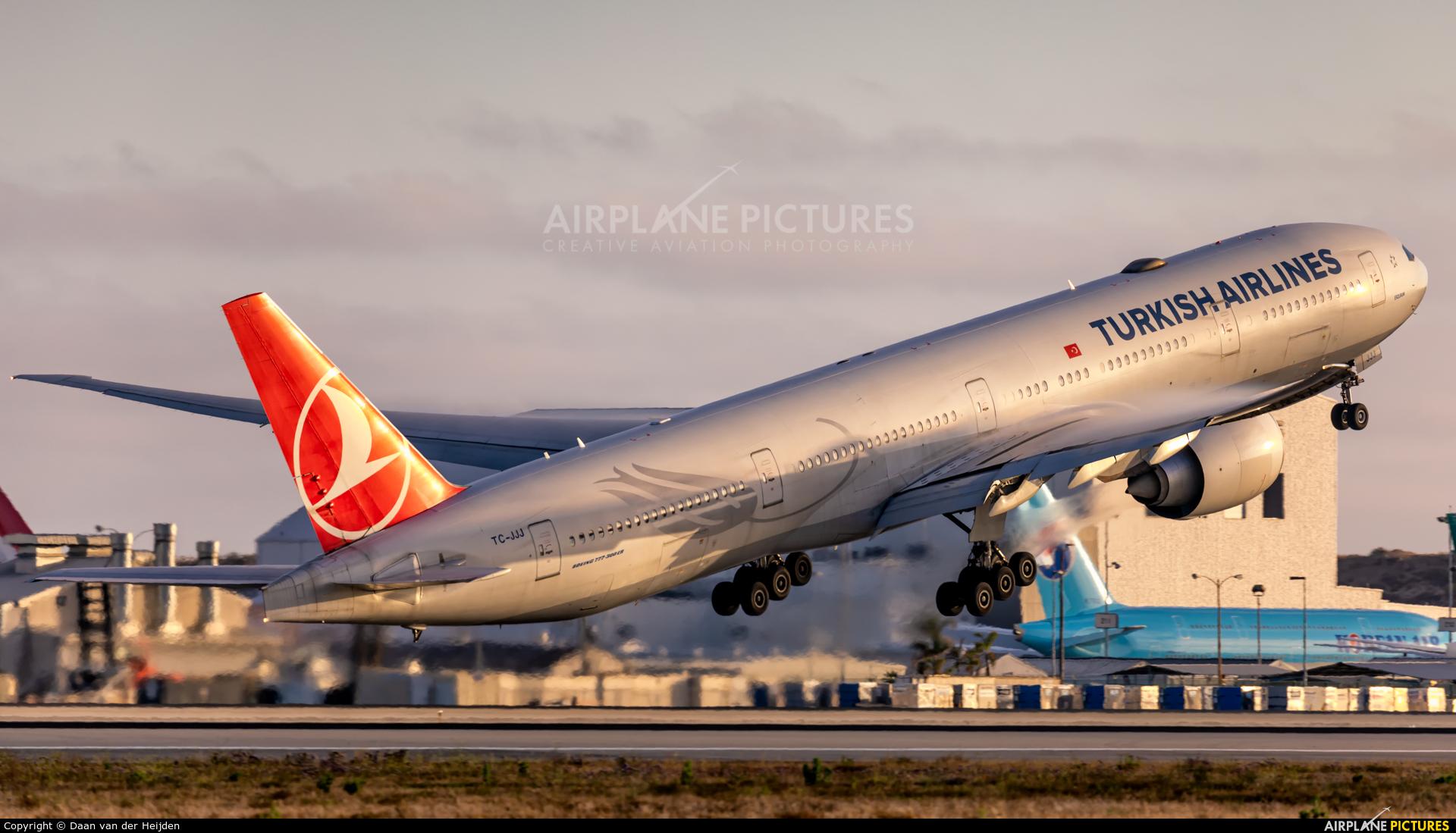1920x1099 TC JJJ Airlines Boeing 777 300ER At Los Angeles Intl. Photo ID 1219948. Airplane