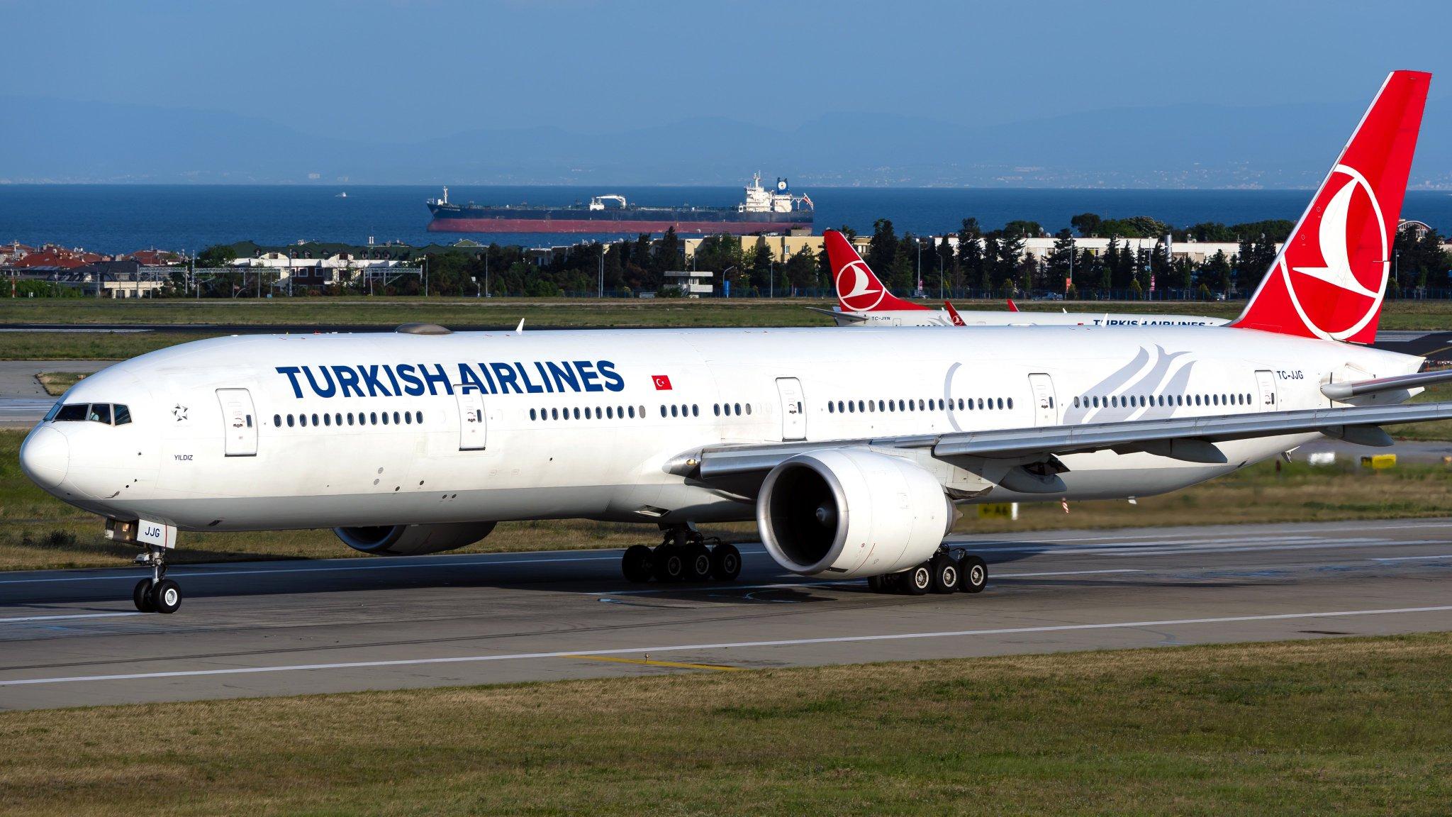 Boeing 777 turkish airlines. 777-300er Turkish Airlines. Боинг 777-300er турецкие авиалинии. Боинг 777-300er Туркиш Эйрлайнс. Боинг b777 турецкие авиалинии.