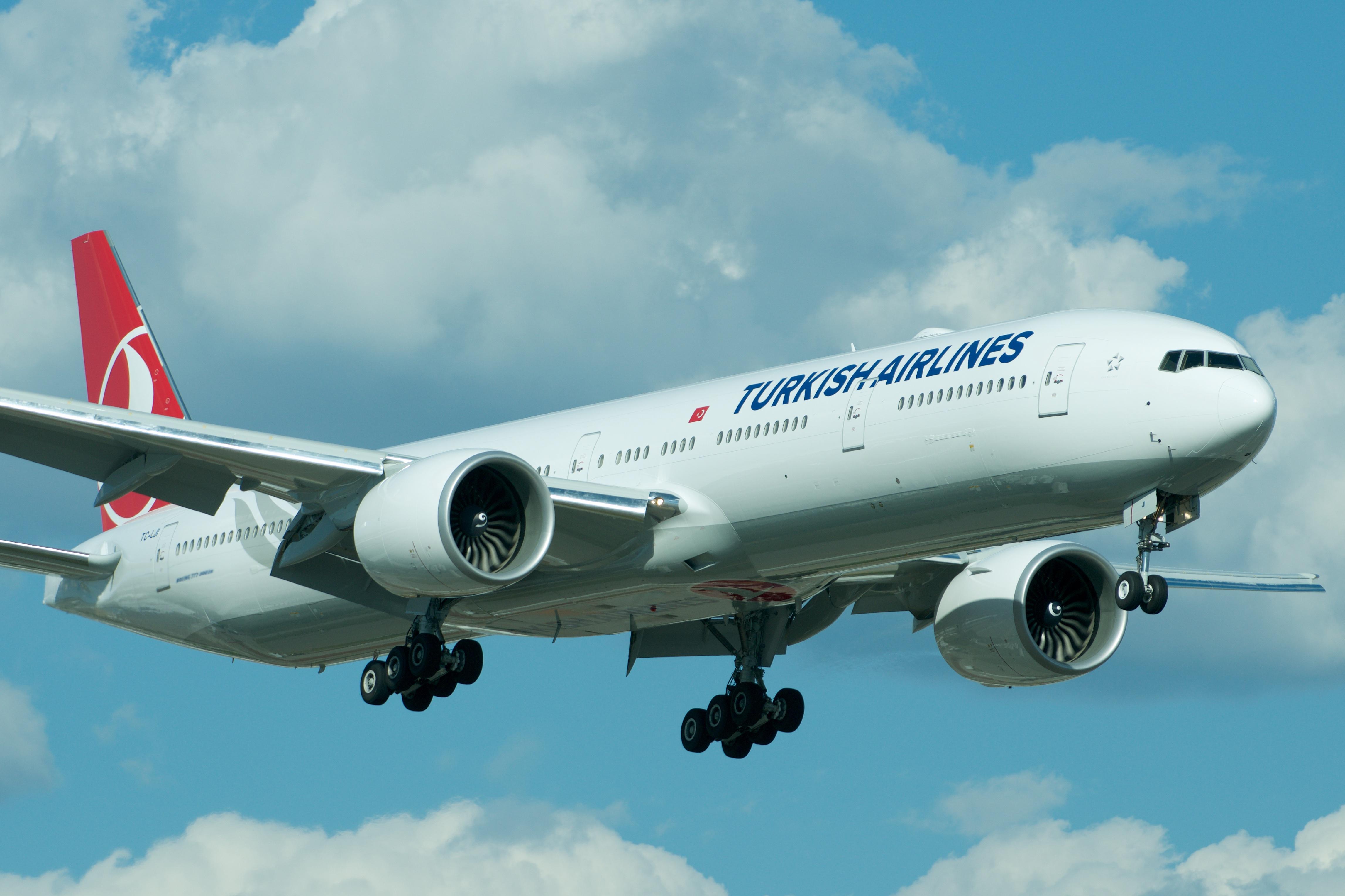 4585x3055 Turkish Airlines Boeing 777 300ER TC