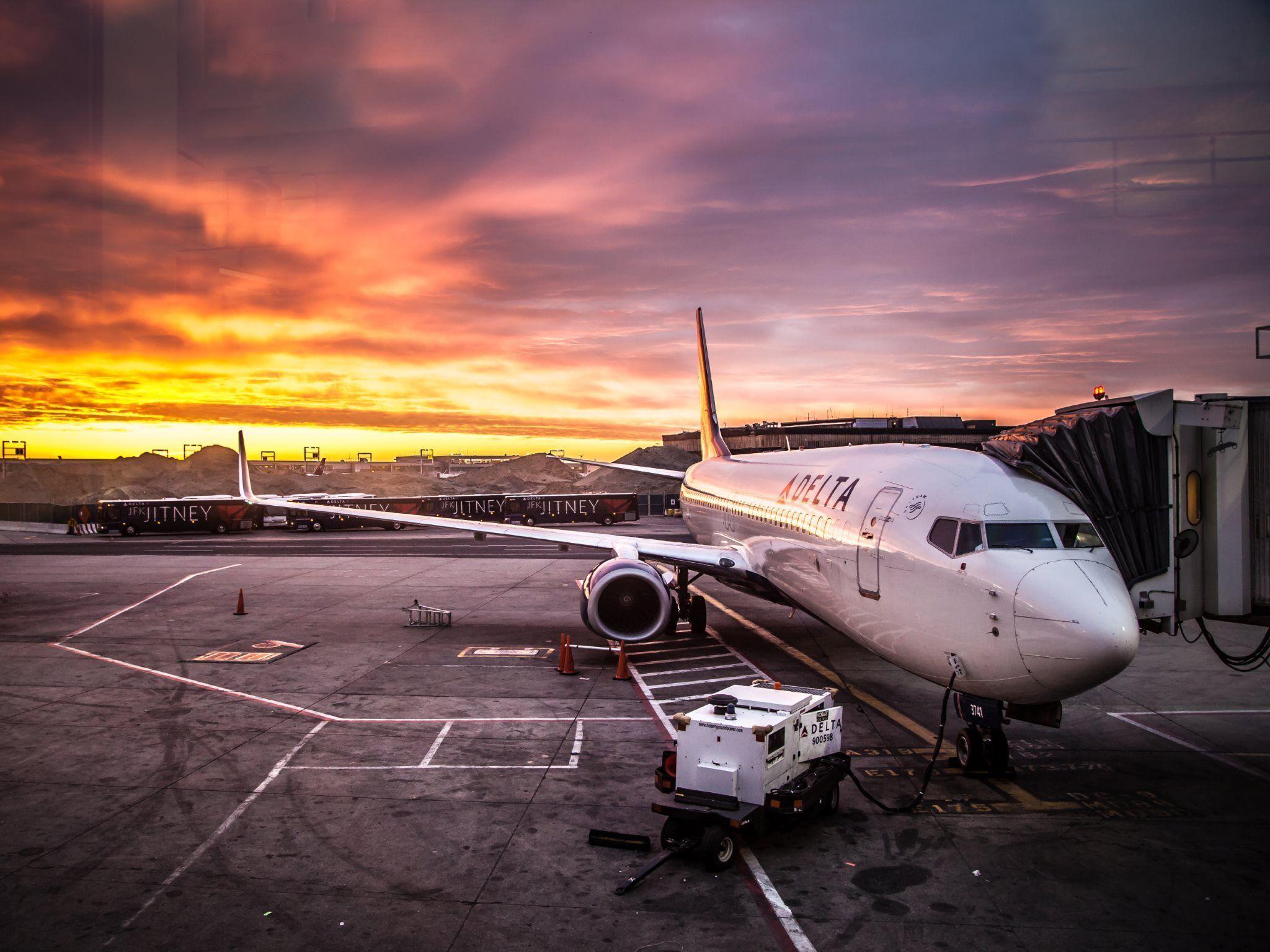 2048x1536 Airlines Wallpaper