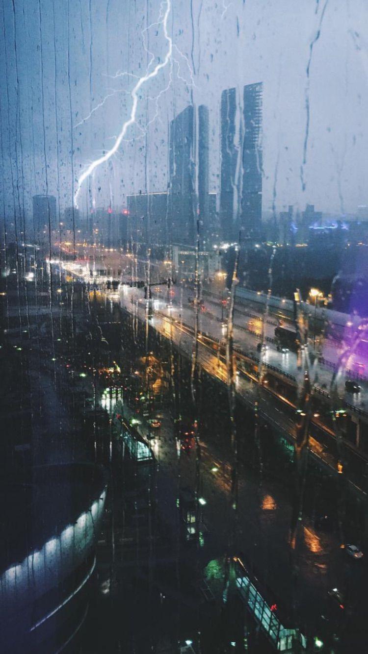750x1334 Night Aesthetic Rainy City Wallpaper
