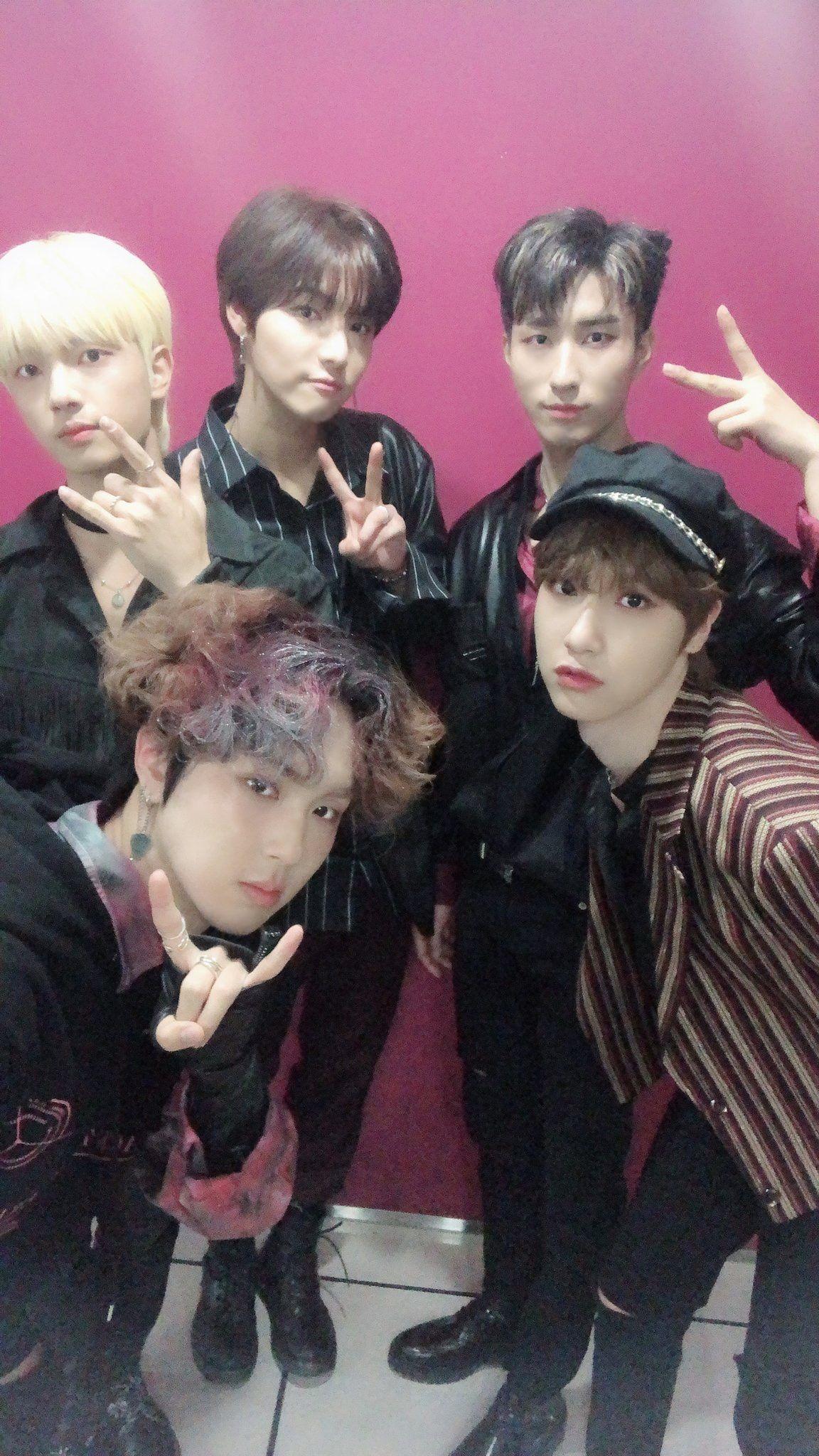1152x2048 ONEWE 〘 원위 〙. Picture credit, Modern music, Kpop wallpaper
