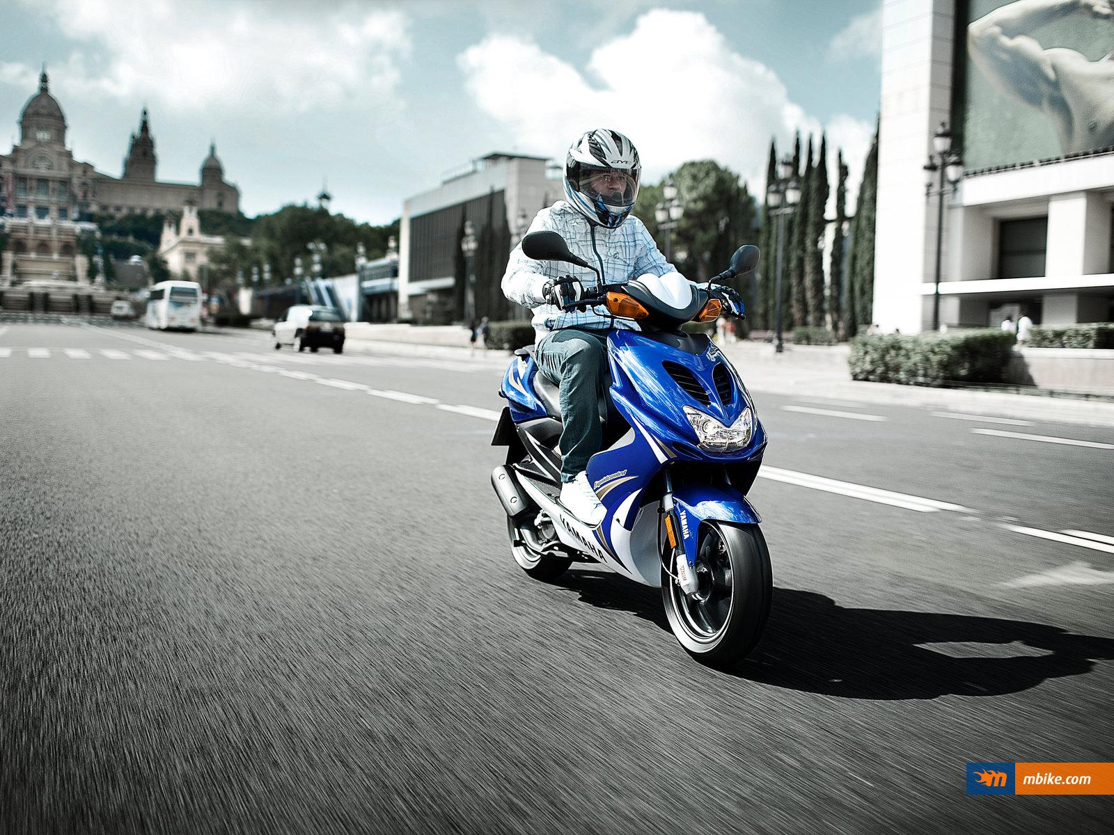 1600x1200 Yamaha Aerox R Wallpaper