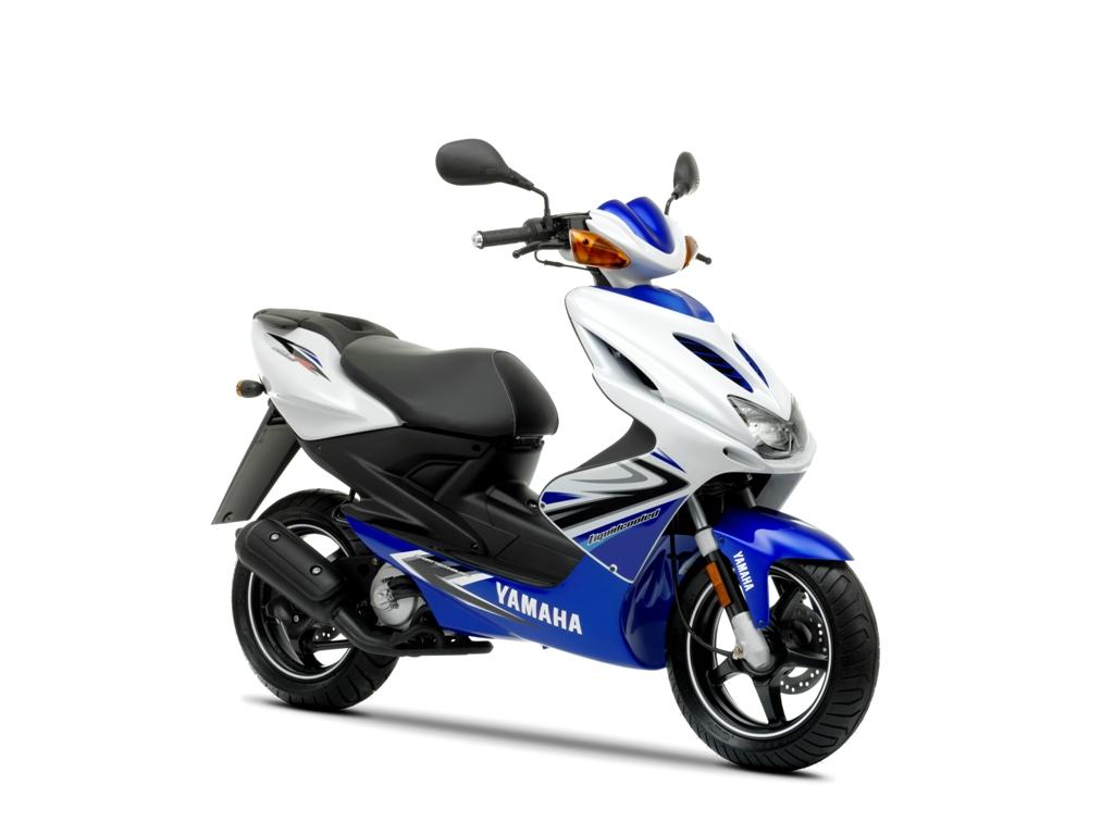 1024x768 YAMAHA AEROX and photo