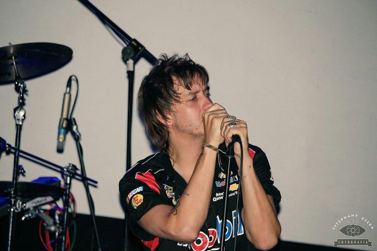 1200x800 Julian Casablancas wedding finger. My ring, my Daddy