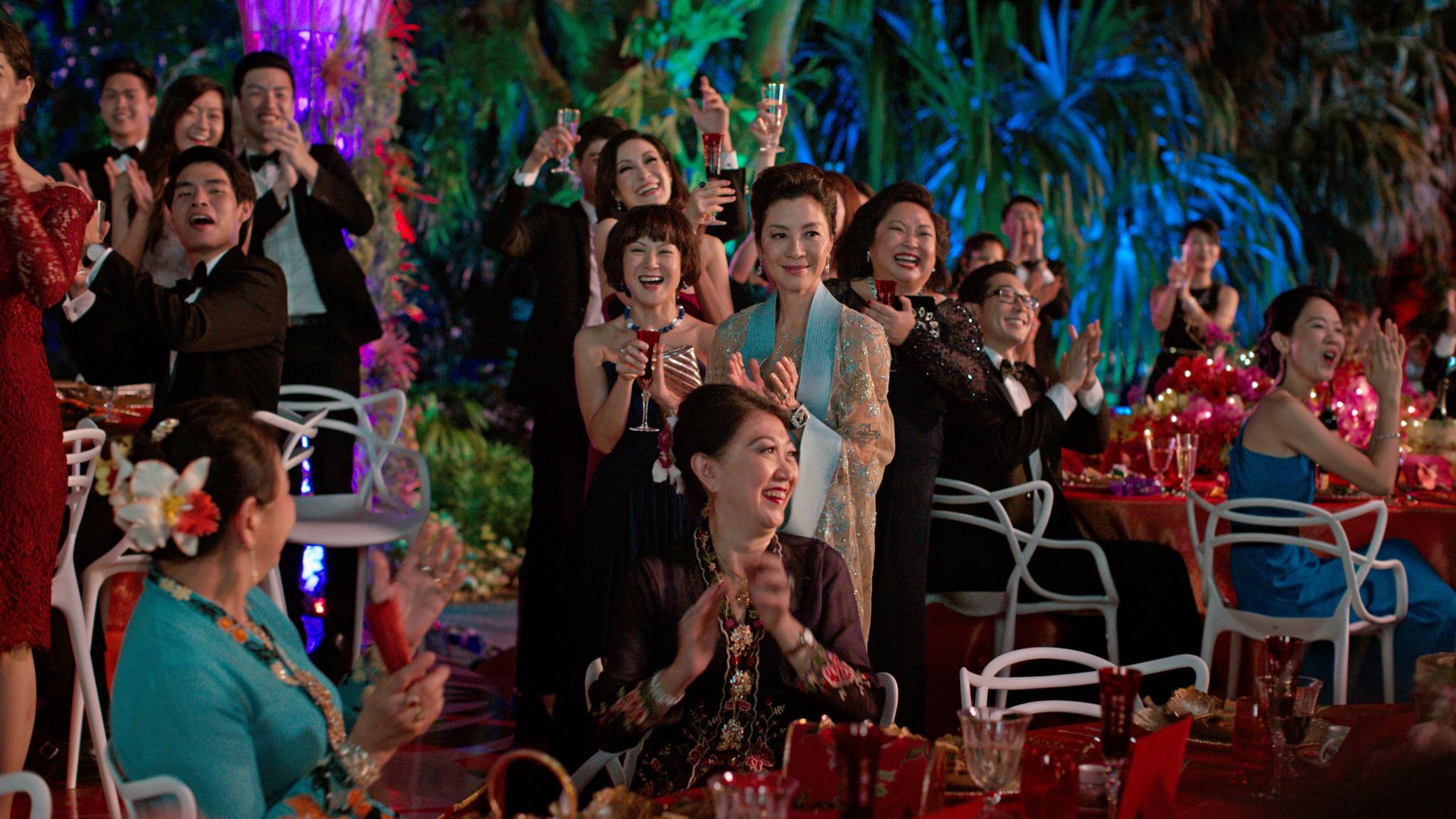 2048x1152 Crazy Rich Asians (2018)
