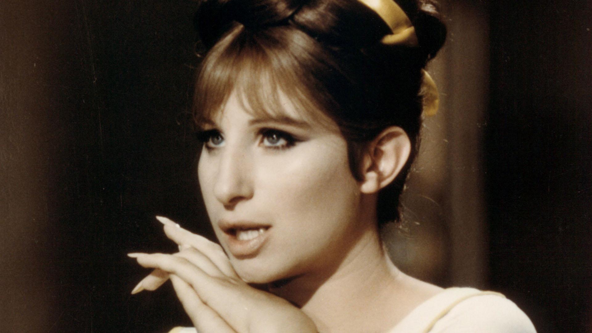 1920x1080 Barbra Streisand: My long nails are real
