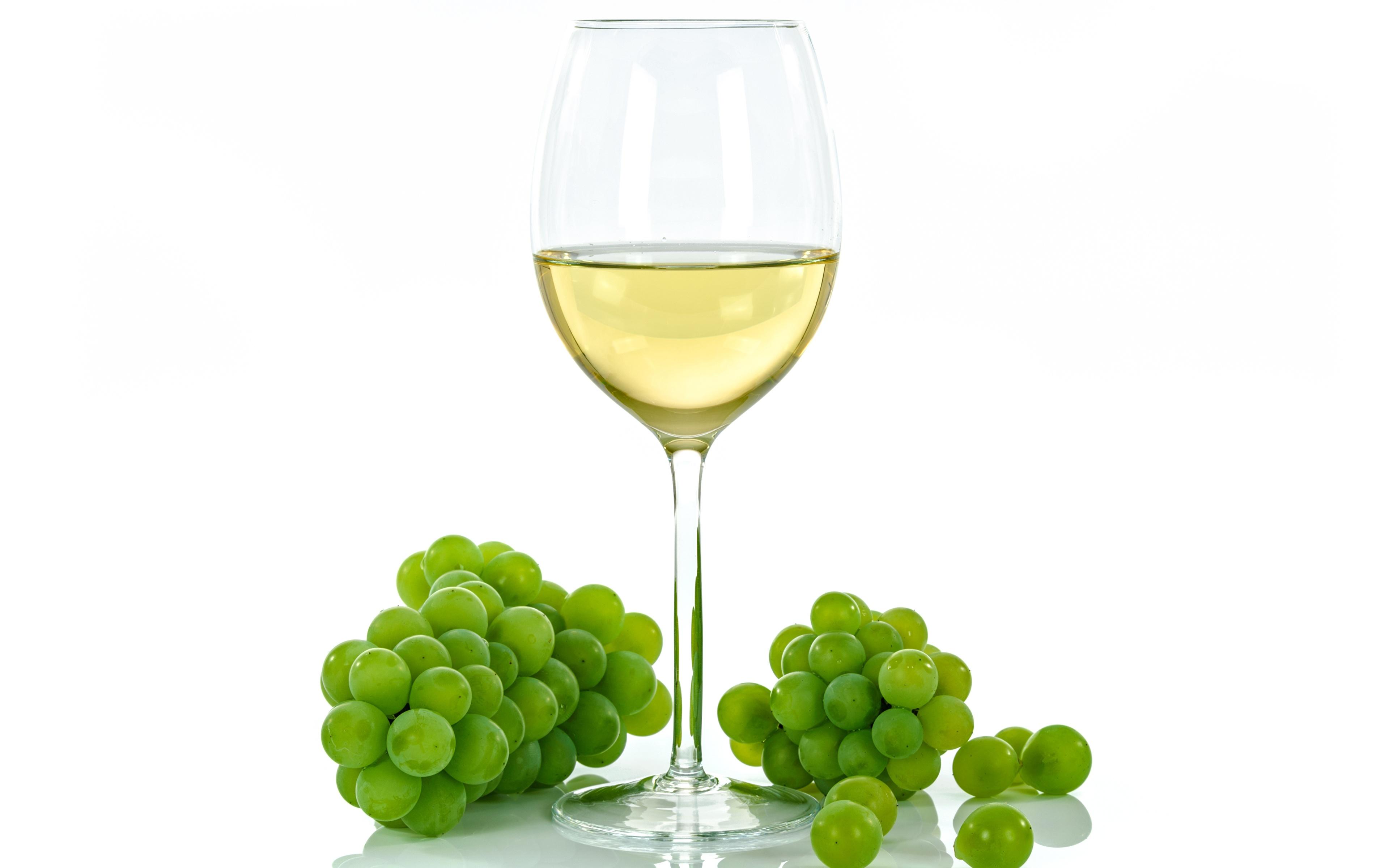 3840x2400 image Wine Grapes Food Stemware White background 3840x2400