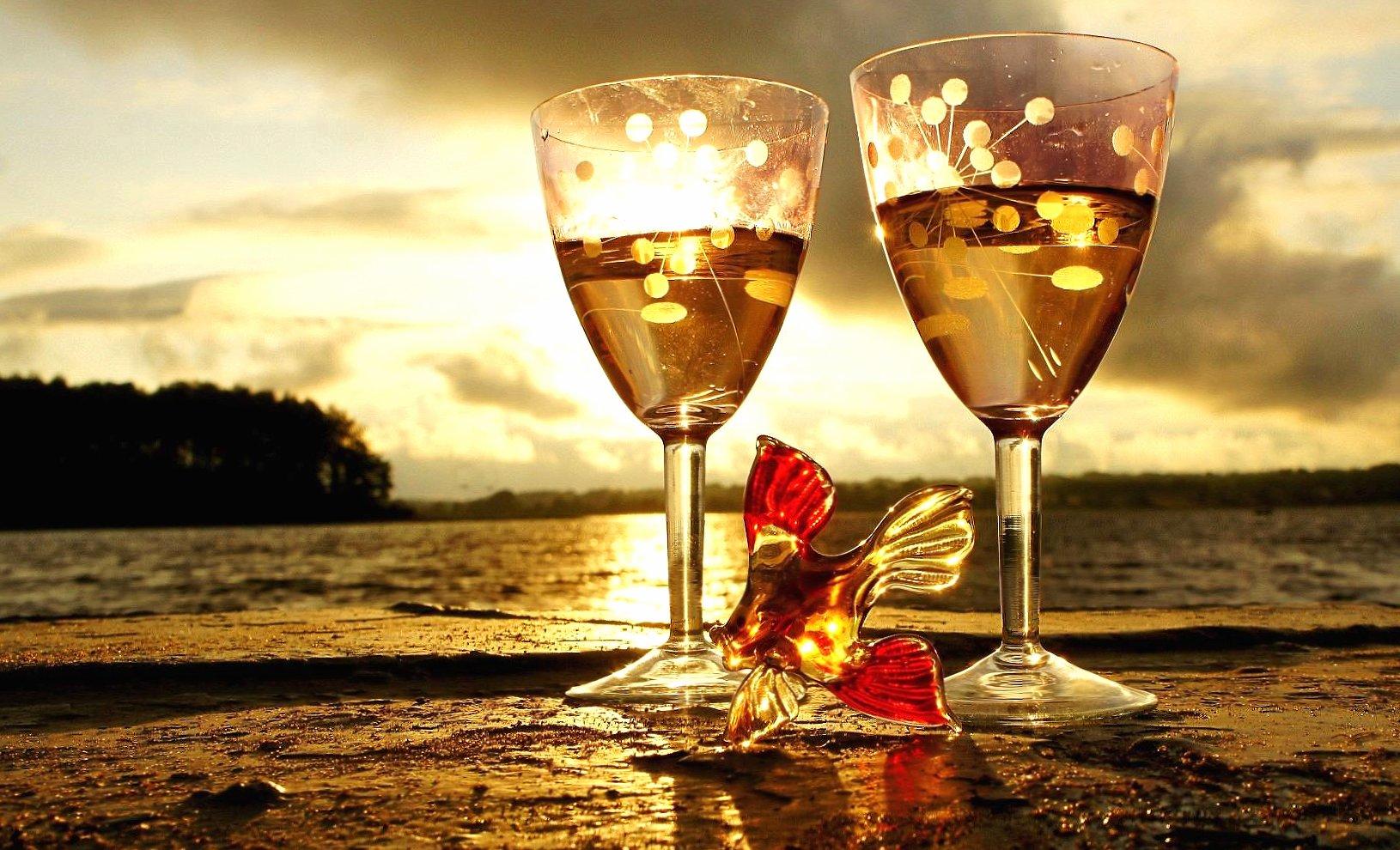 1630x990 Sea and white wine Wallpaper HD Download