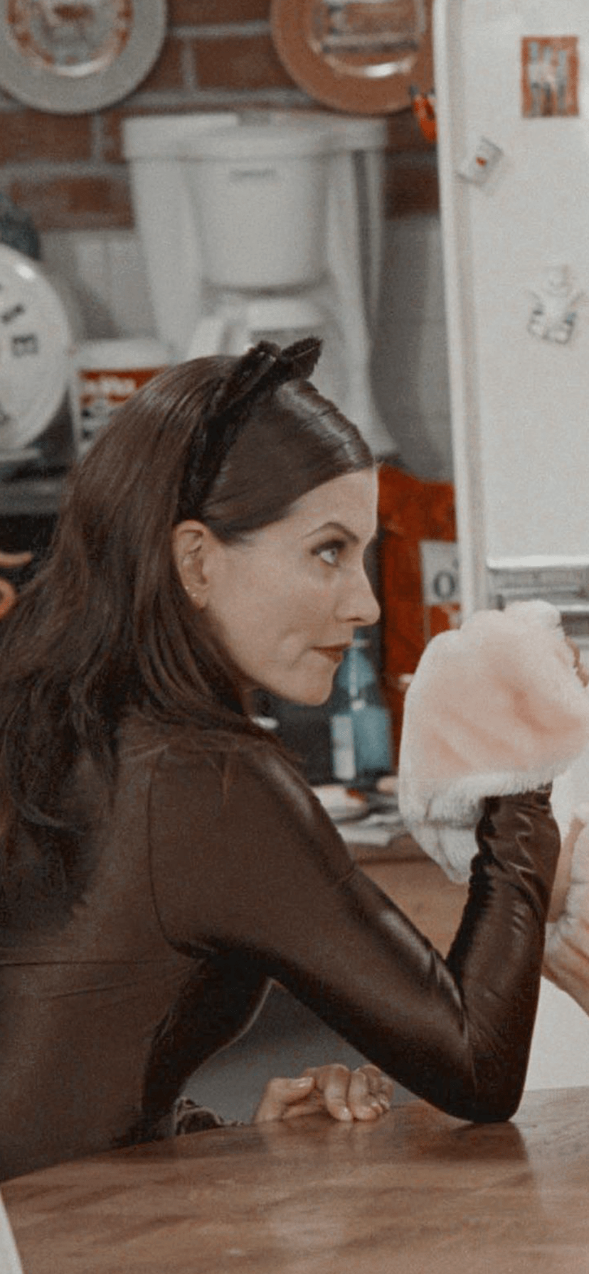 828x1792 Courteney Cox lockscreens