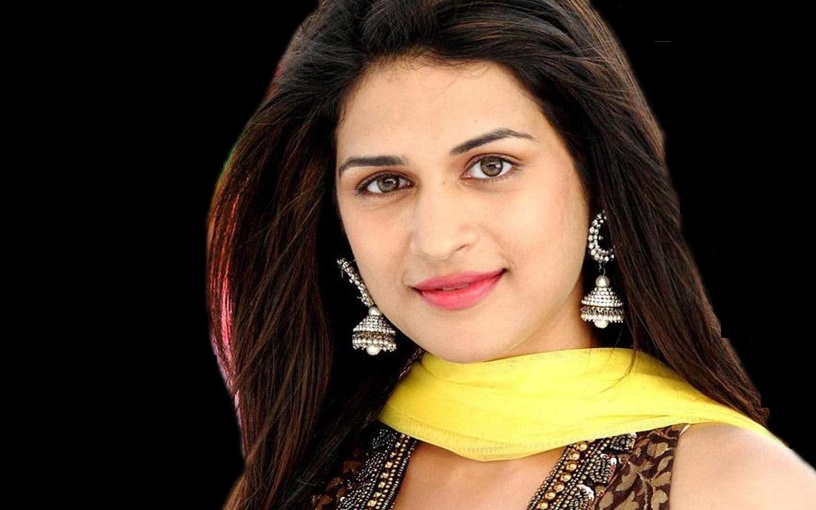 1600x1000 Shraddha Das HD Wallpaper