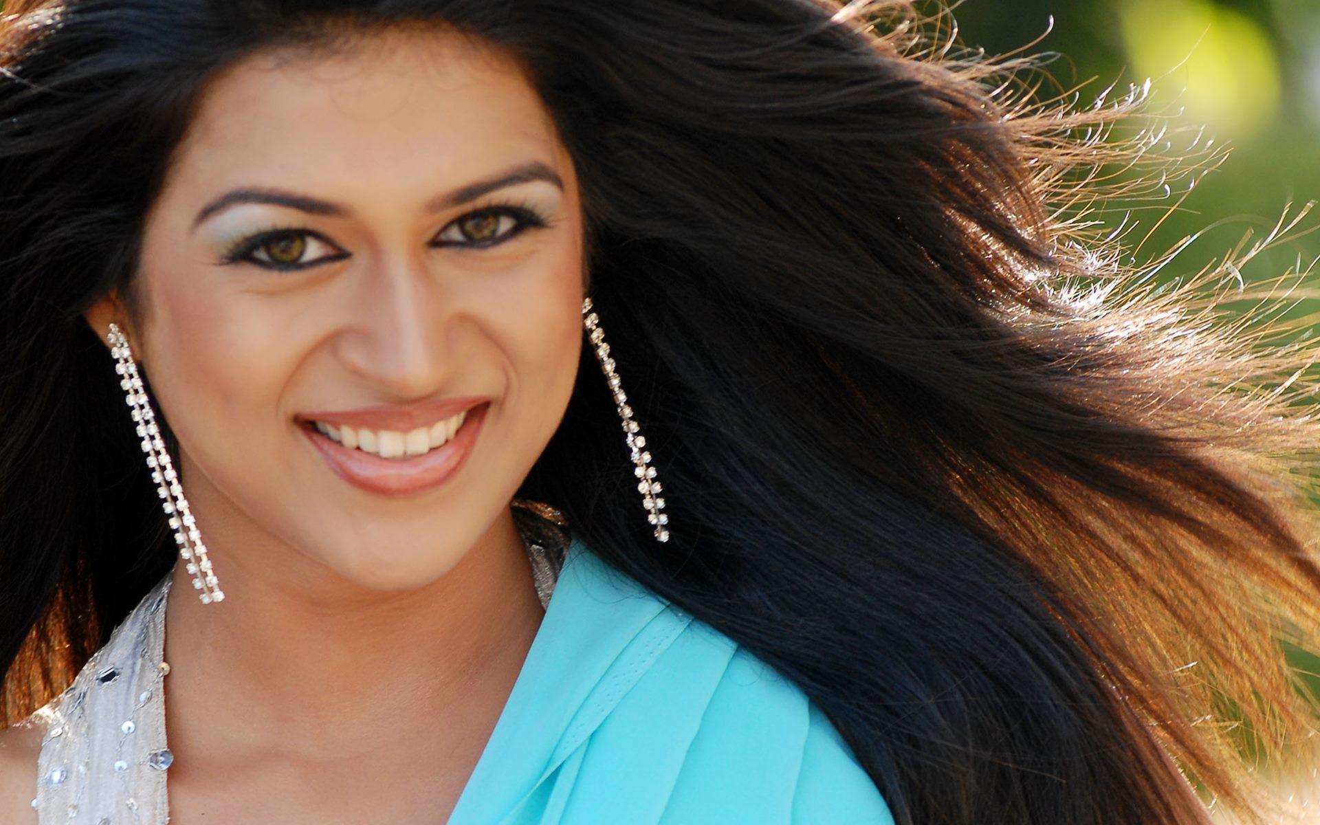 1920x1200 Shraddha Das Wallpaper
