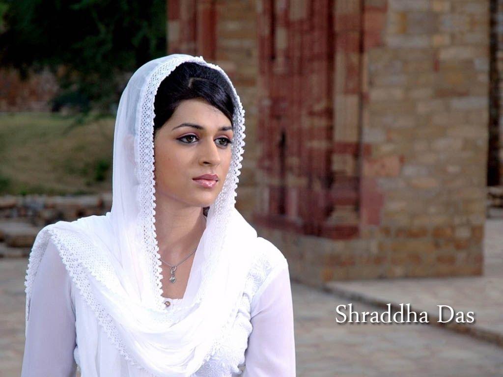 1024x768 Shraddha Das Wallpaper