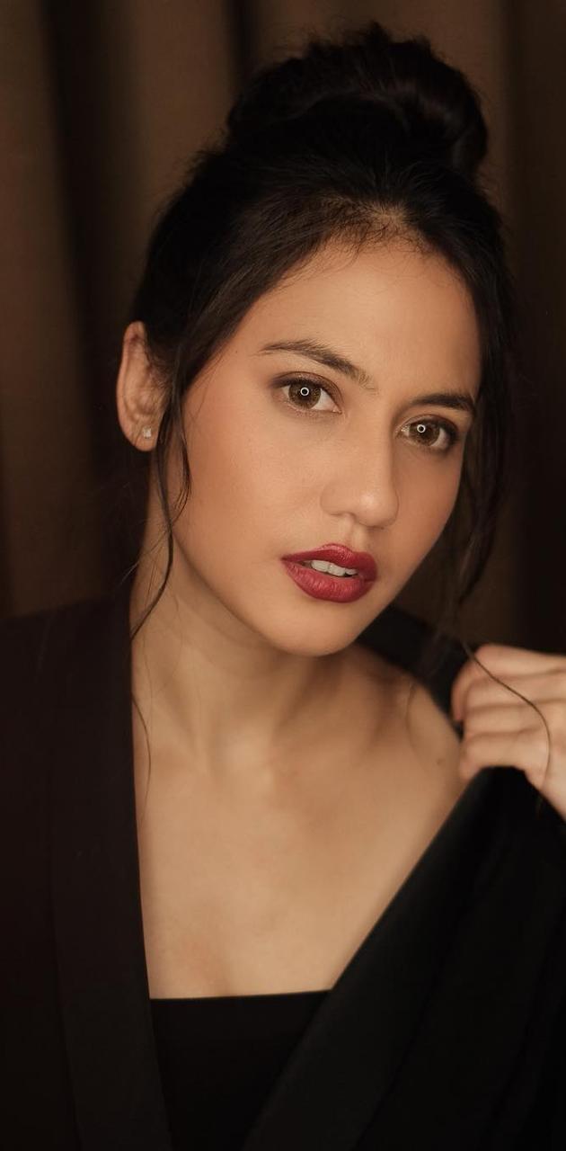 630x1280 Pevita Pearce wallpaper