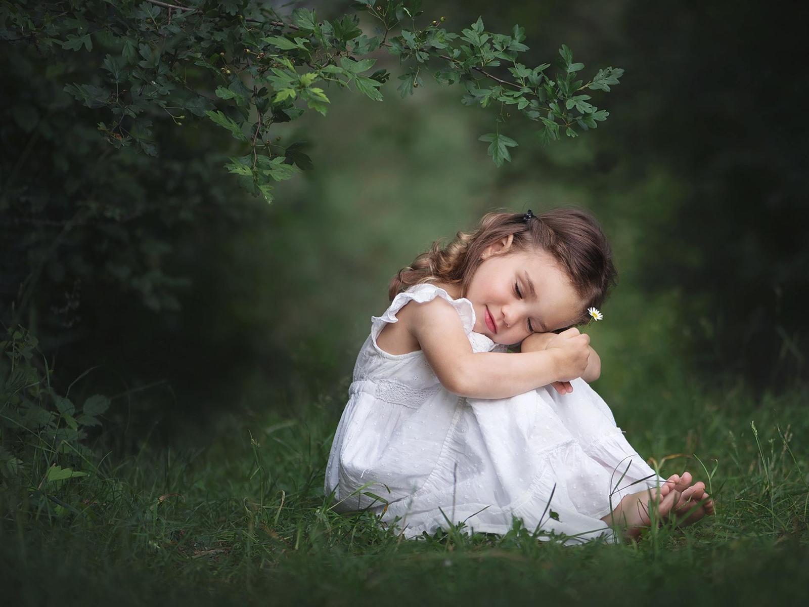 1600x1200 cute nature wallpaper, people in nature, photograph, child, green, grass, portrait, photography, tree, happy, fun