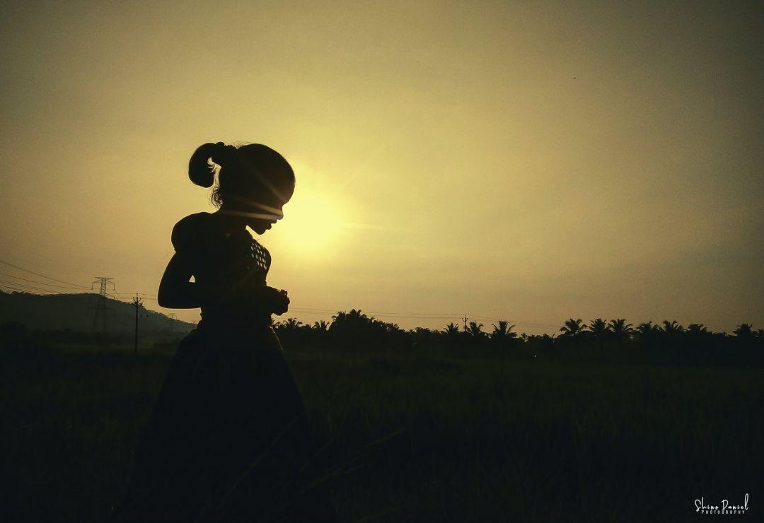 1080x740 Green Model Sun Evening Portrait Golden Hour Landscape Shadow Mode Cute (2021)