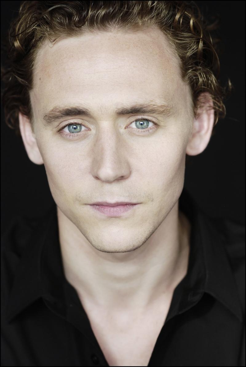 800x1194 brunettes blue eyes men curly hair actors tom hiddleston portraits 1708x2550 wallpaper