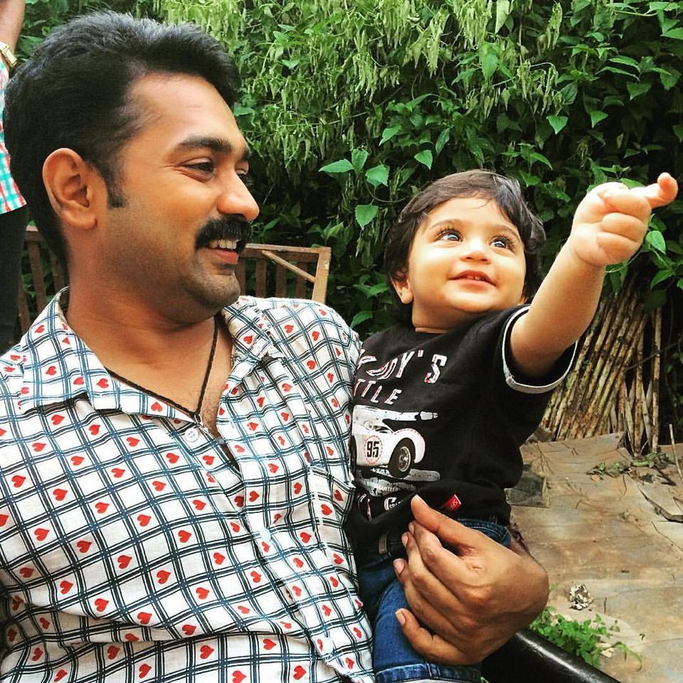 960x960 Asif Ali With His Son