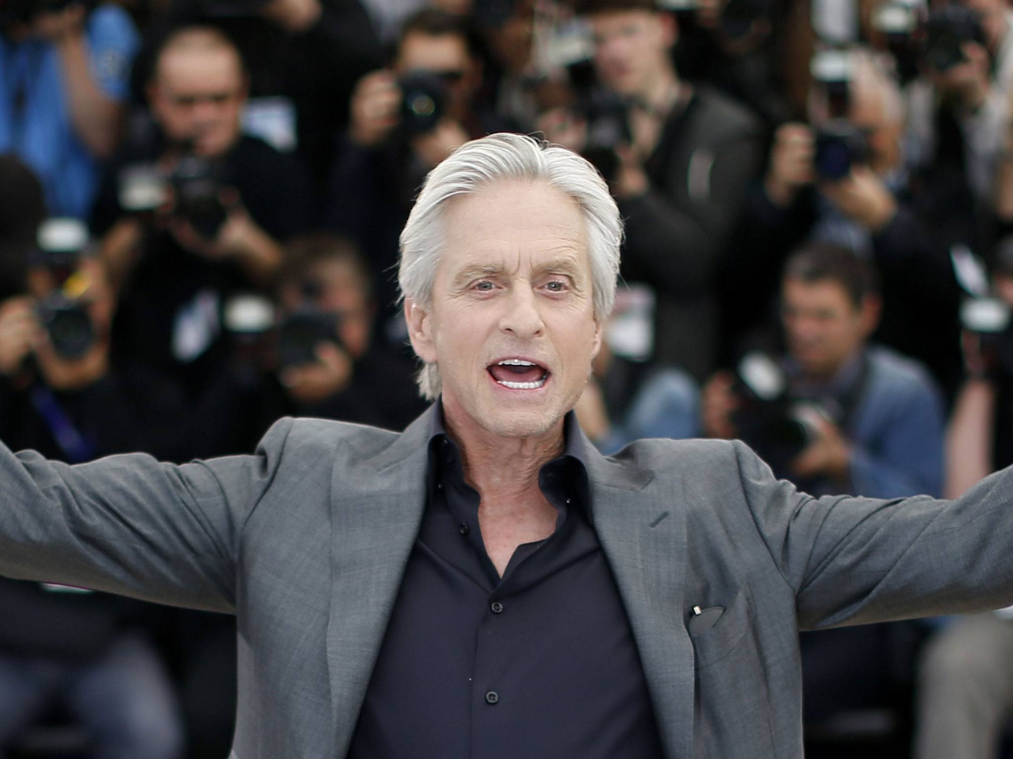 2048x1536 Michael Douglas HD