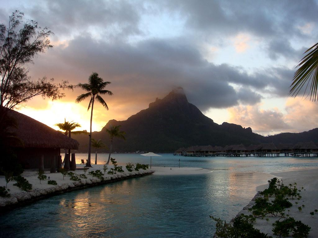 1024x768 Bora Bora Sunset 4