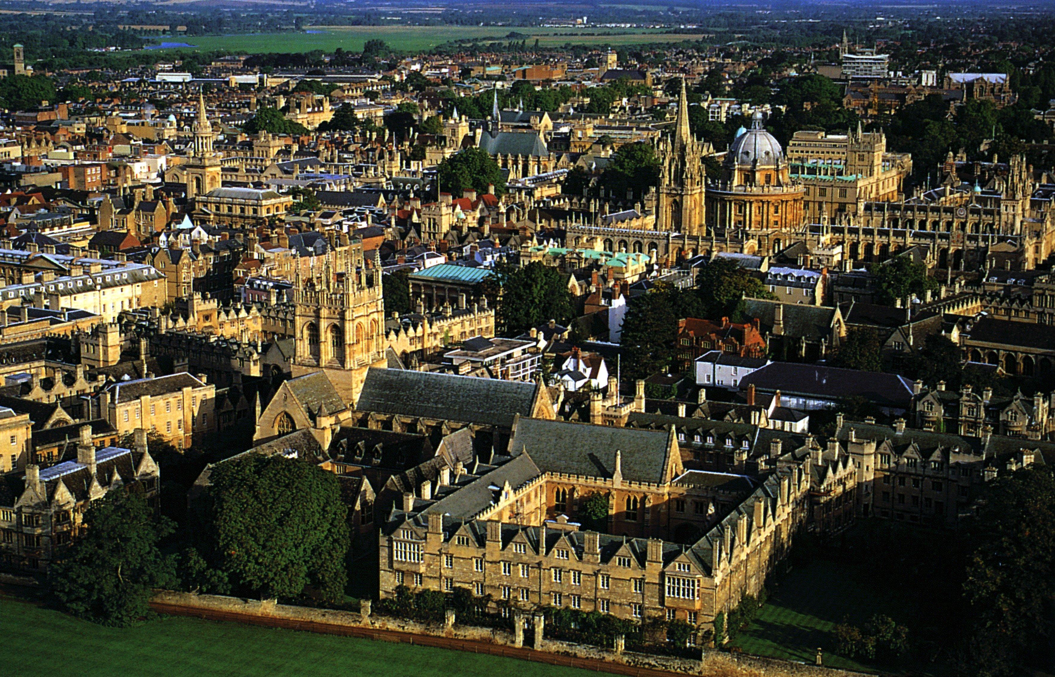 3528x2266 Oxford Town Centre Uk