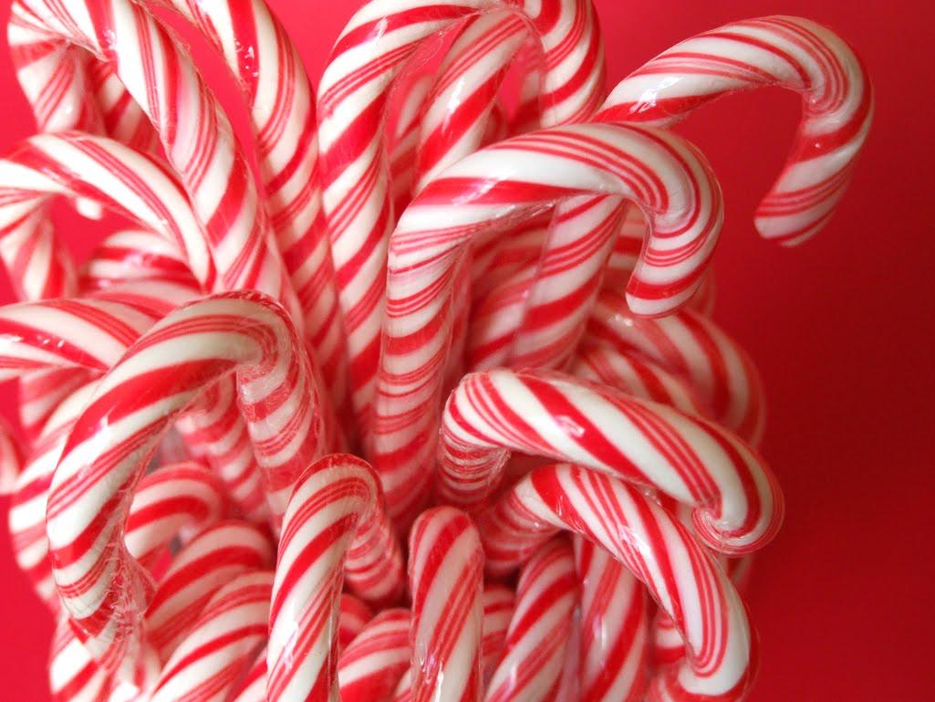 1025x769 Cute HD Walls: Christmas Candy Cane Wallpaper
