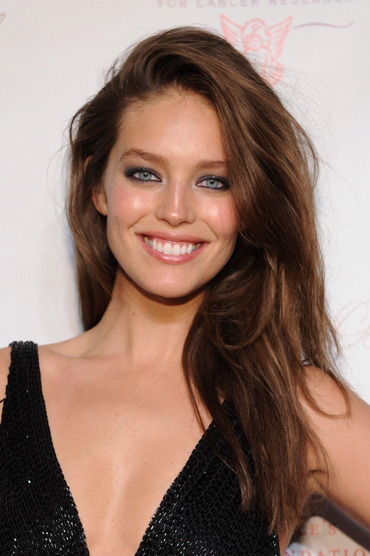 1200x1804 Emily Didonato iPhone Wallpaper