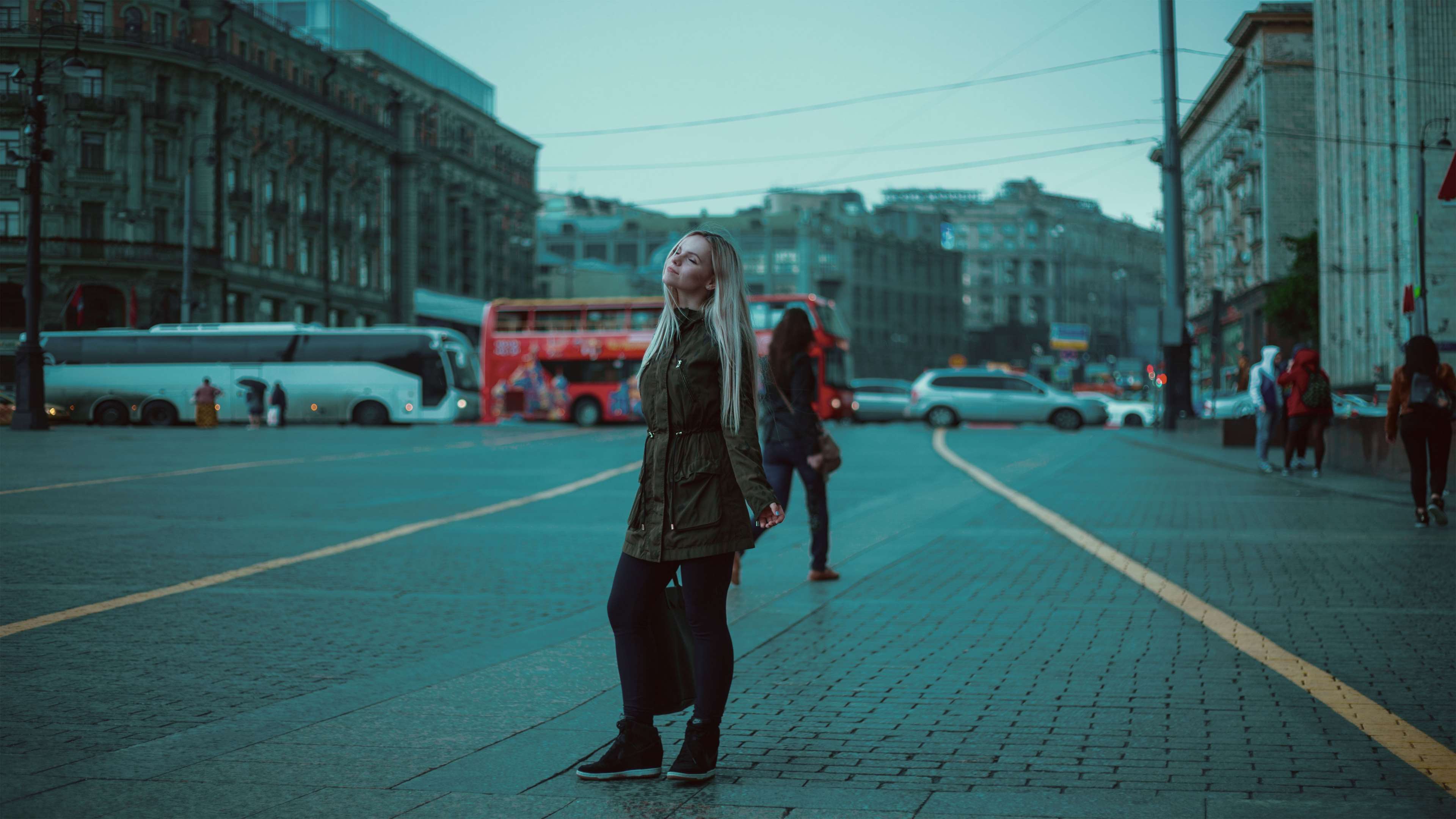 3840x2159 adult, buildings, city, fashion, girl, man, model, motion, outdoors, pavement, people, red bus, road, roof, street, travel, vehicle, woman 4k wallpaper