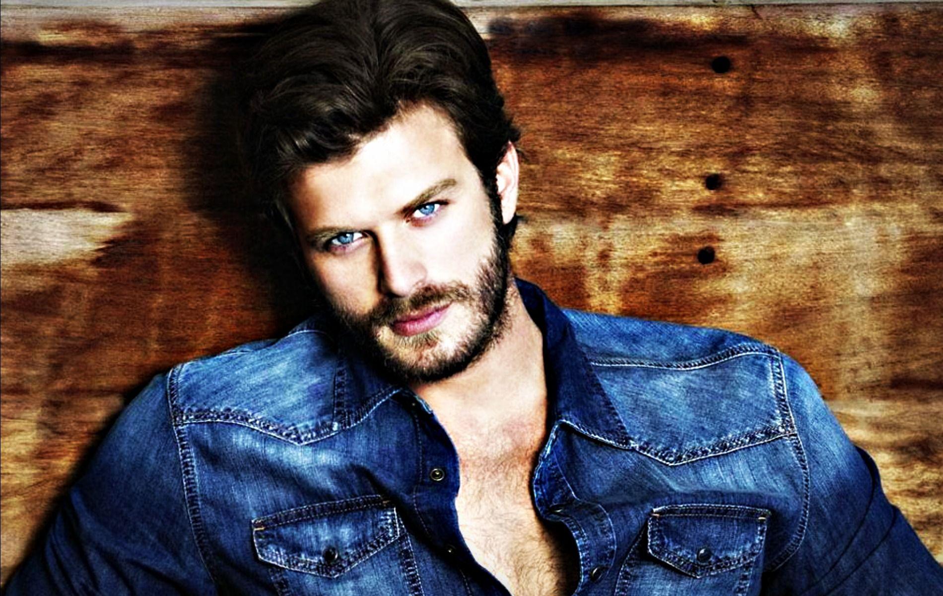 1900x1200 Kıvanç Tatlıtuğ Wallpaper
