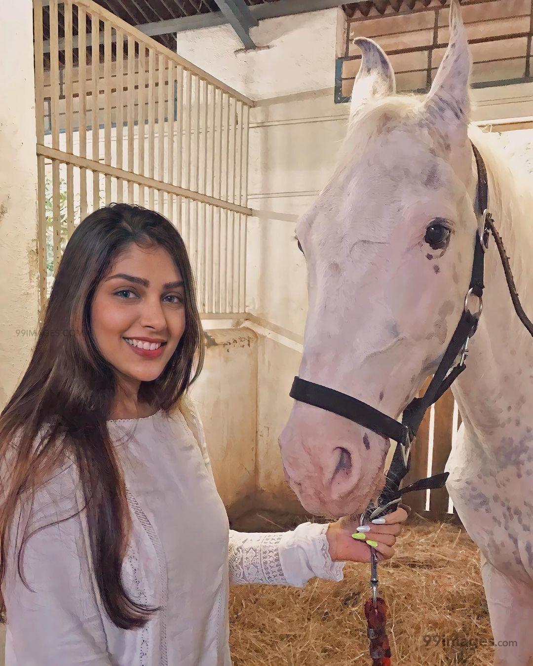 1080x1349 Ishita Chauhan Latest Hot HD Photohoot Photo / Wallpaper (1080p) (png / jpg) (2021)