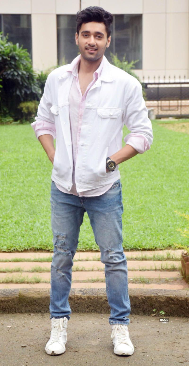 800x1549 Ishita Chauhan and Utkarsh Sharma pose for the camera during the promotion of Bollywood film 'Genius' in Mumbai. Genius movie, Sharma, Asian actors