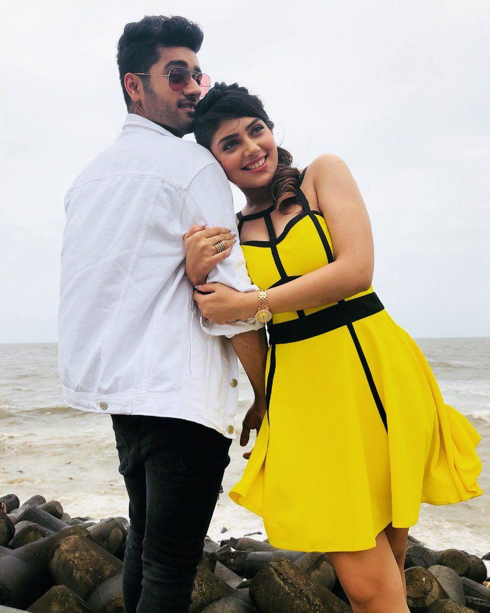 960x1200 Utkarsh Sharma And Ishita Chauhan Wallpaper