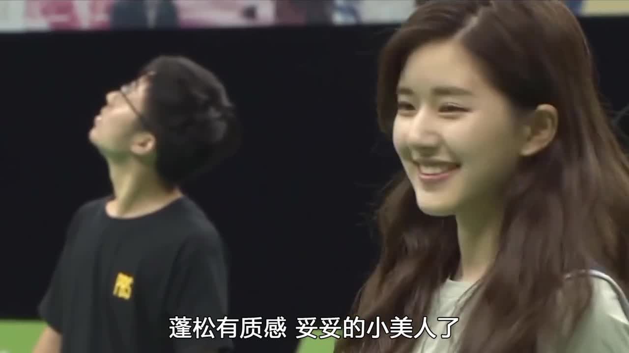 1280x720 Zhao Lusi participated in variety archery. Her face was covered with collagen. Netizens commented on the fairy's face and hair volume. Video Hot Videos