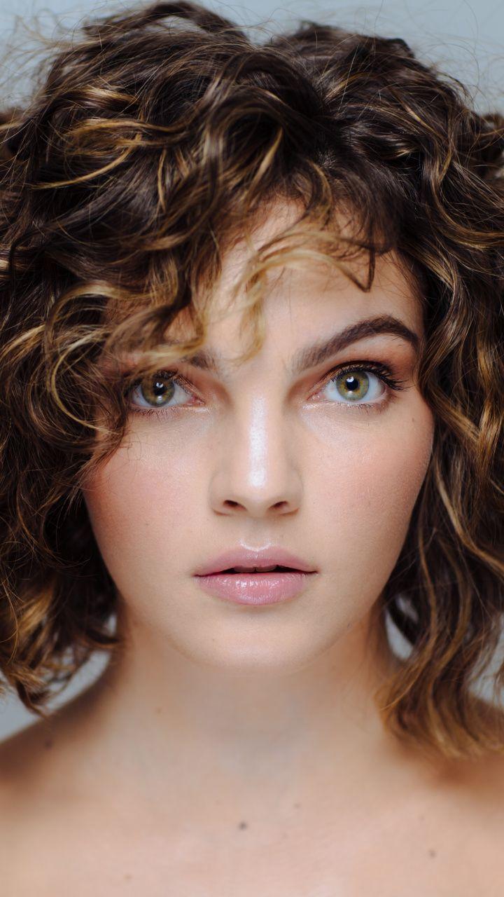 720x1280 Curly hair, actress, Camren Bicondova, 720x1280 wallpaper. Curly hair styles, Celebrity wallpaper, Beauty